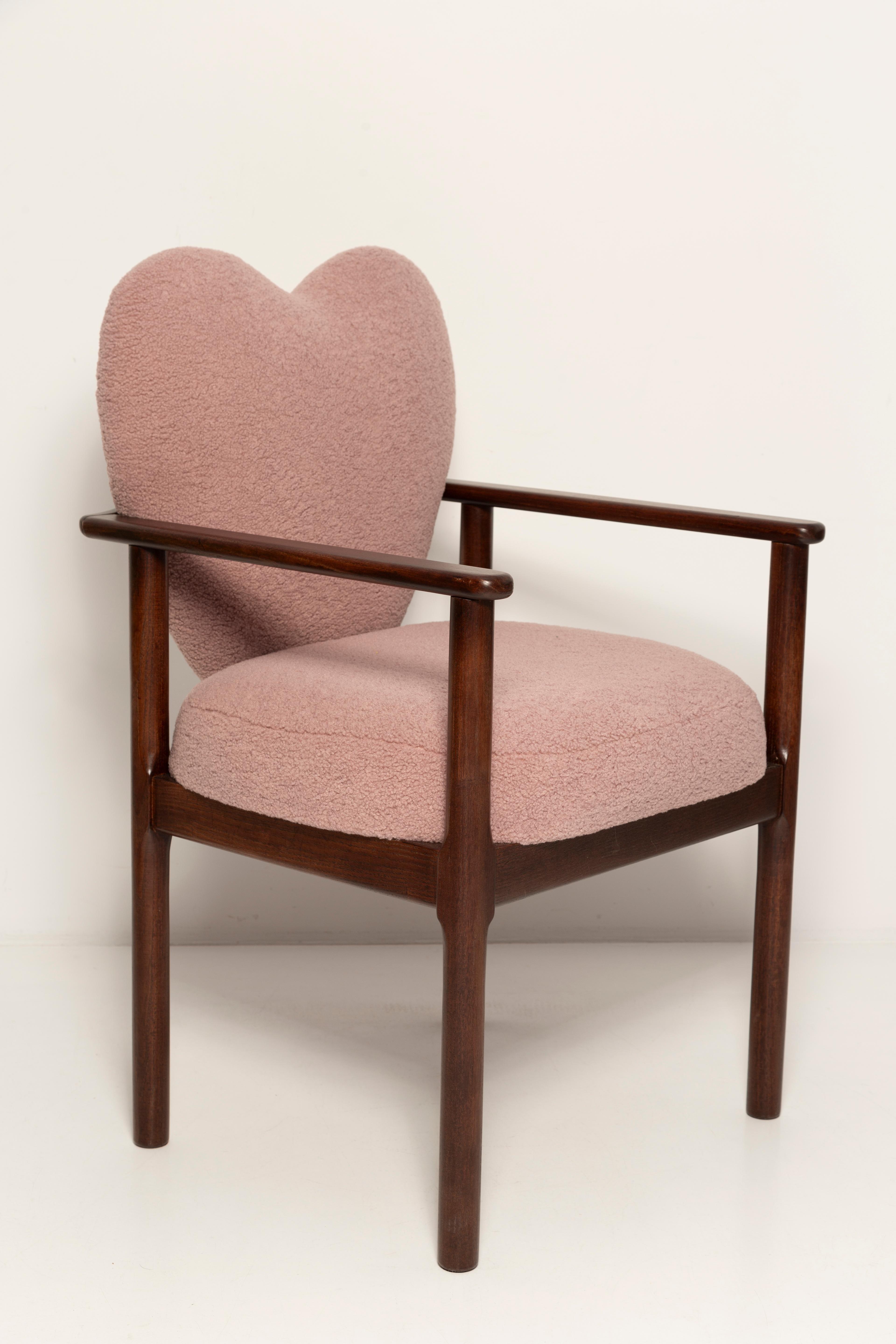 https://a.1stdibscdn.com/set-of-six-heart-dining-chairs-pink-boucle-vintola-studio-europe-poland-for-sale-picture-5/f_34023/f_428119921734522063914/3U1A9134_master.jpg