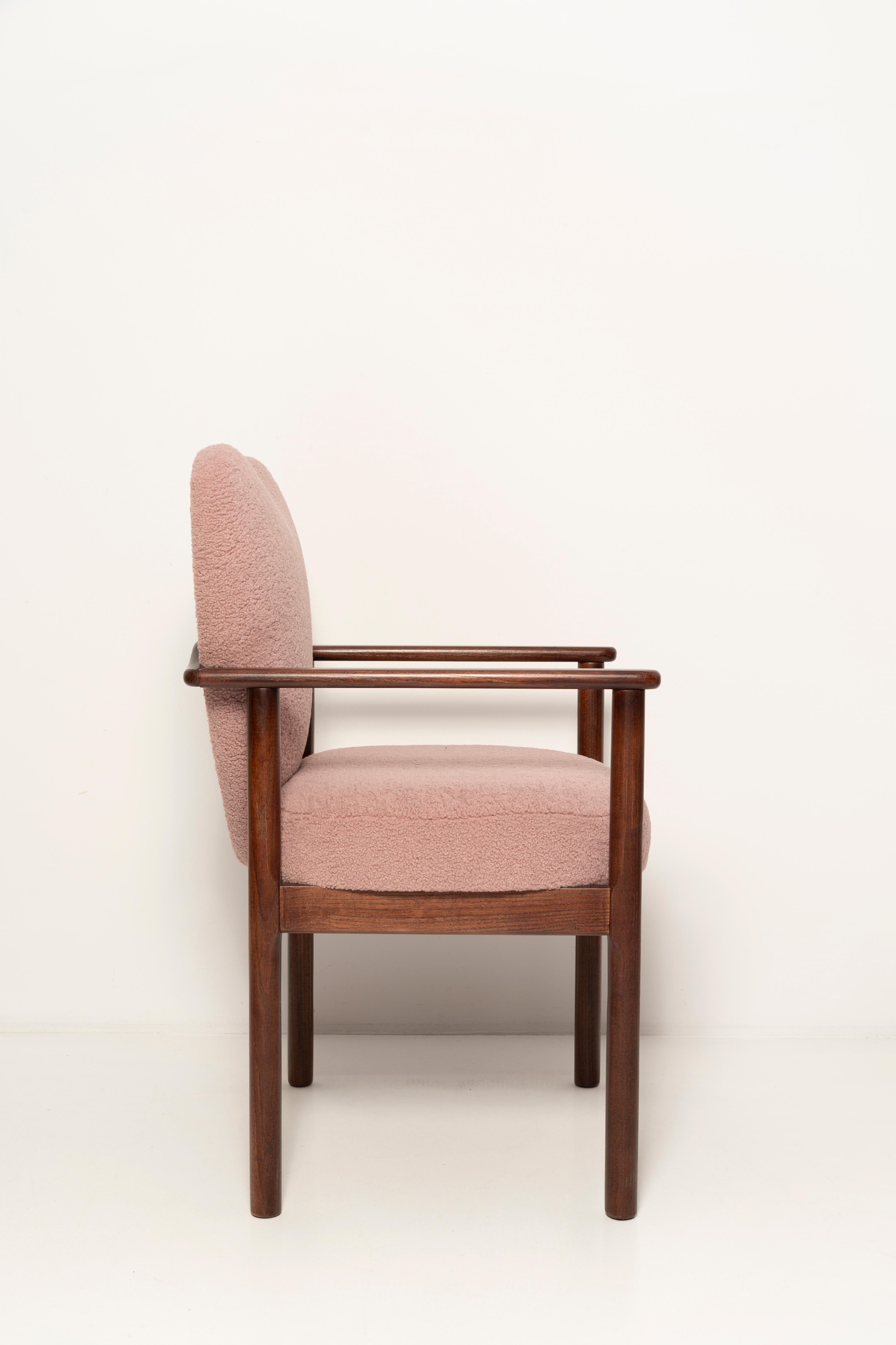 https://a.1stdibscdn.com/heart-dining-chair-pink-boucle-vintola-studio-europe-poland-for-sale-picture-5/f_34023/f_428113521734521026828/3U1A9135_master.jpg