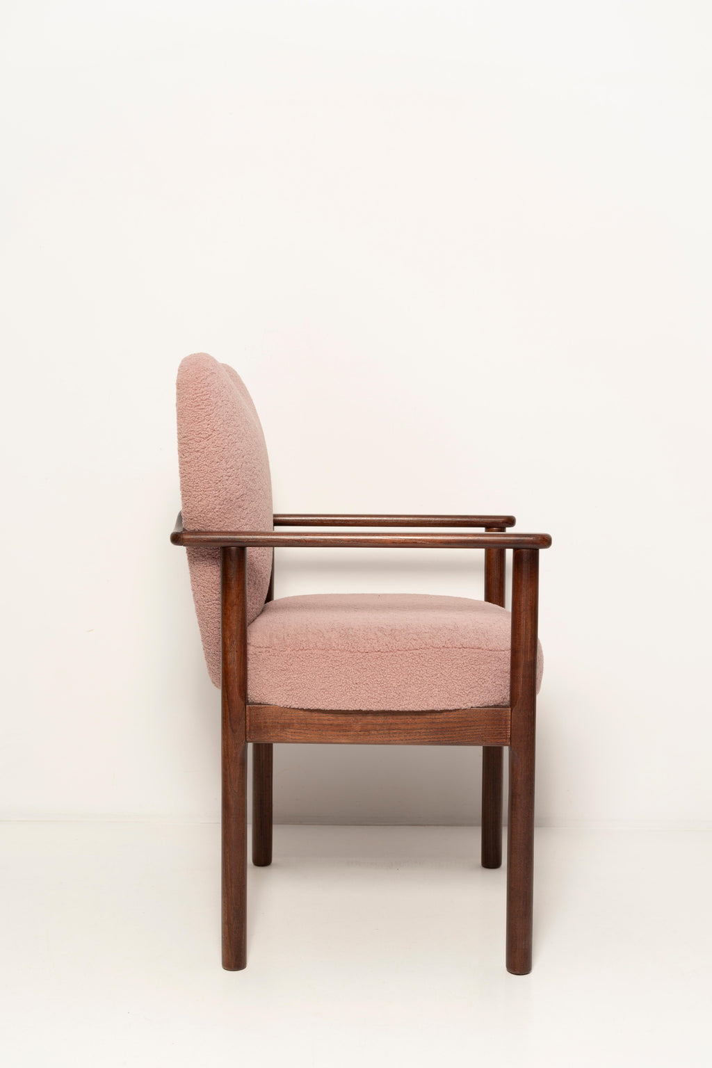 https://a.1stdibscdn.com/set-of-six-heart-dining-chairs-pink-boucle-vintola-studio-europe-poland-for-sale-picture-6/f_34023/f_428119921734522051175/3U1A9136_master.jpg