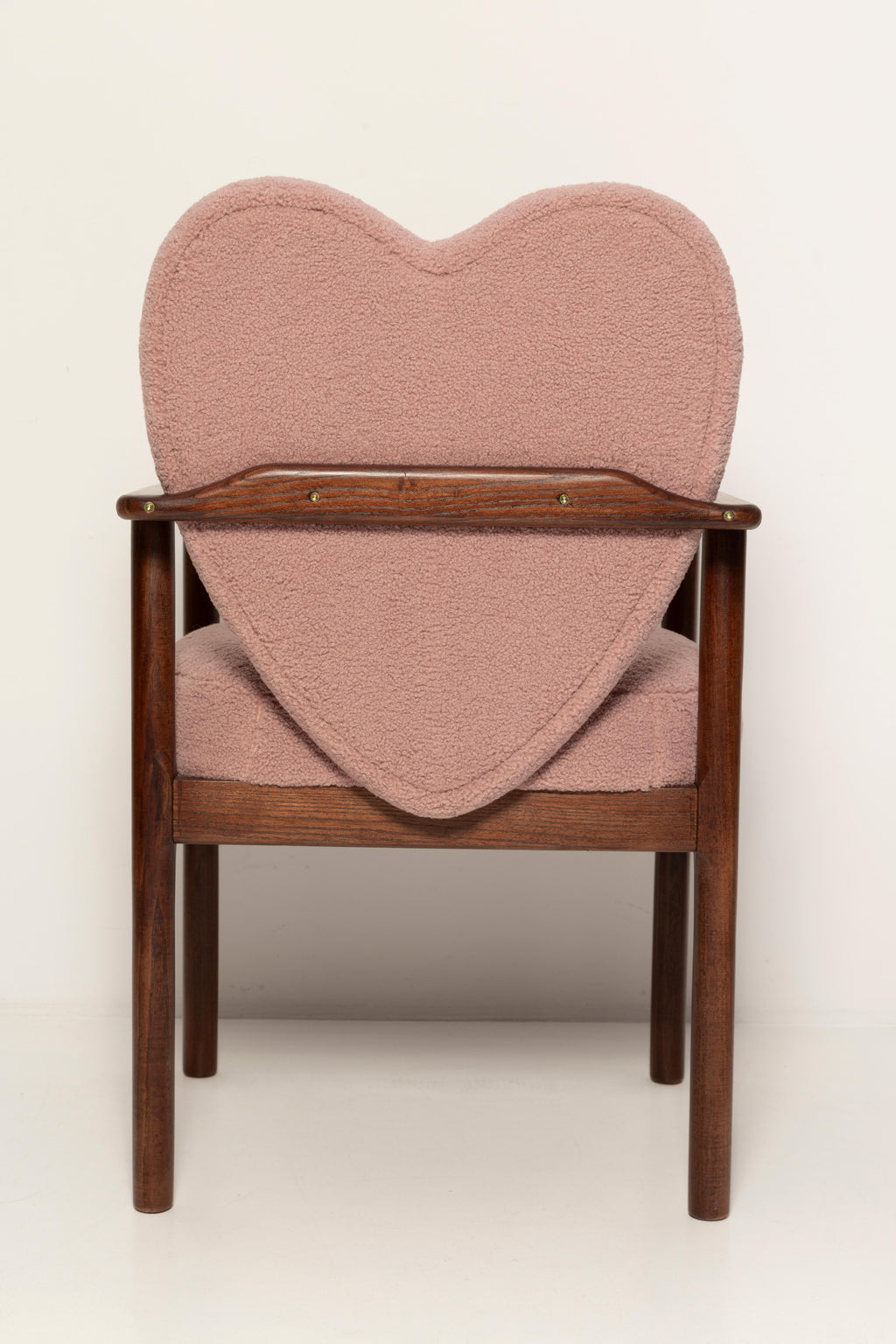 https://a.1stdibscdn.com/set-of-six-heart-dining-chairs-pink-boucle-vintola-studio-europe-poland-for-sale-picture-8/f_34023/f_428119921734522074546/3U1A9140_master.jpg