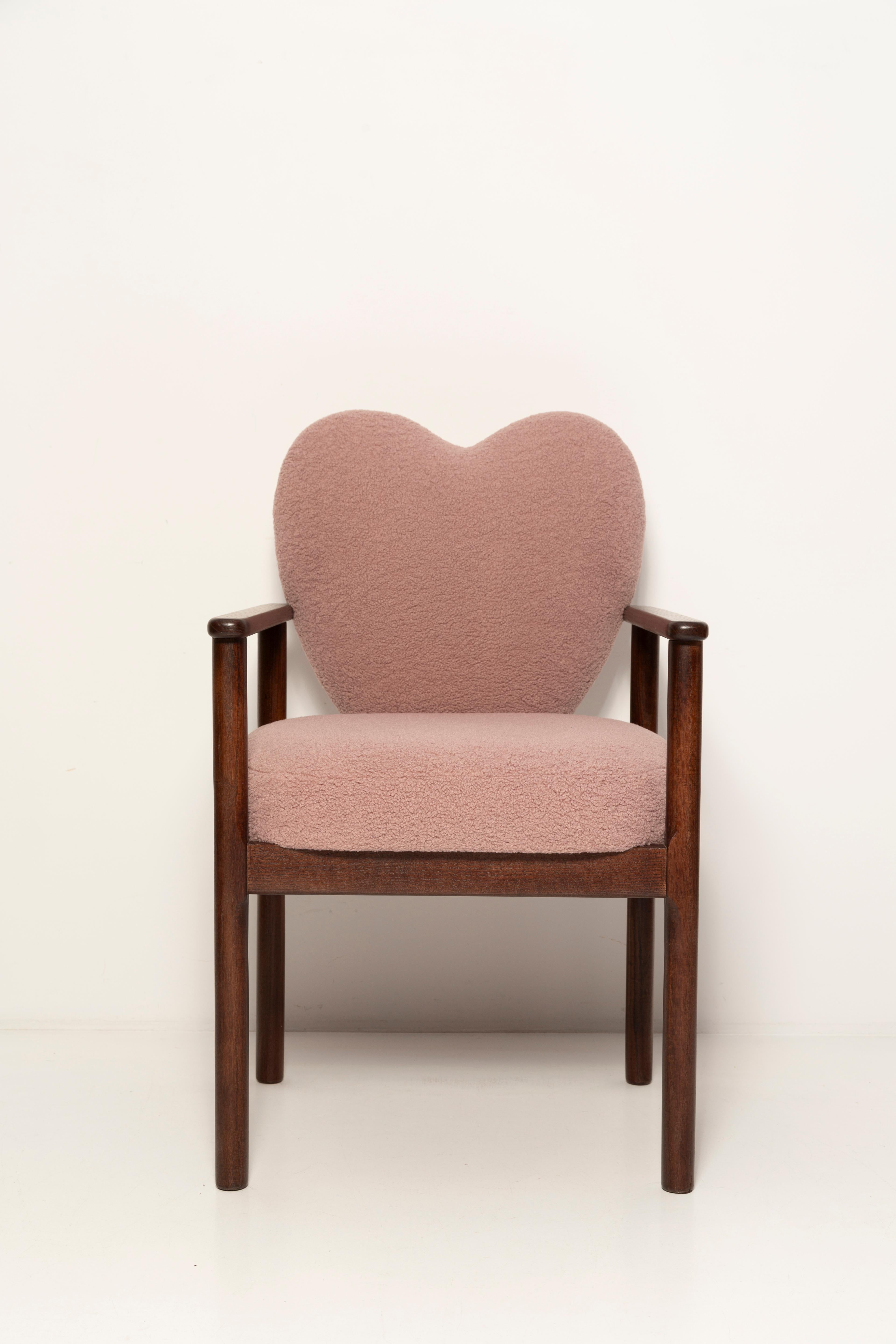 https://a.1stdibscdn.com/heart-dining-chair-pink-boucle-vintola-studio-europe-poland-for-sale-picture-8/f_34023/f_428113521734521103433/3U1A9141_master.jpg