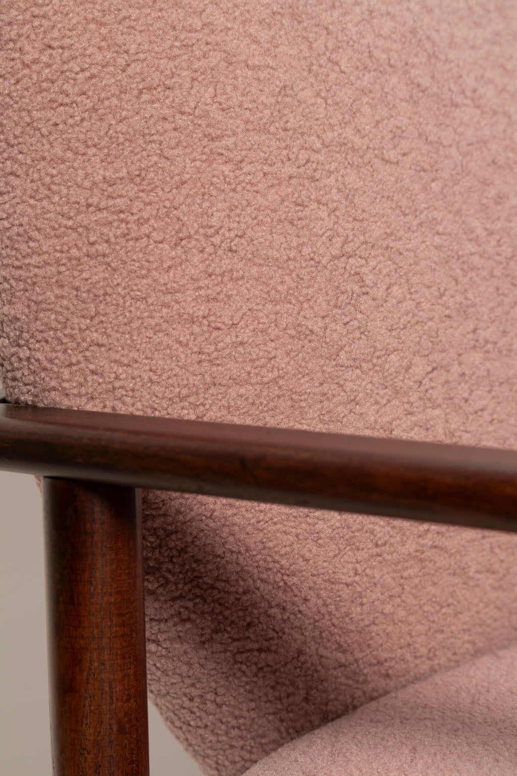 https://a.1stdibscdn.com/heart-dining-chair-pink-boucle-vintola-studio-europe-poland-for-sale-picture-11/f_34023/f_428113521734521152784/3U1A9147_master.jpg