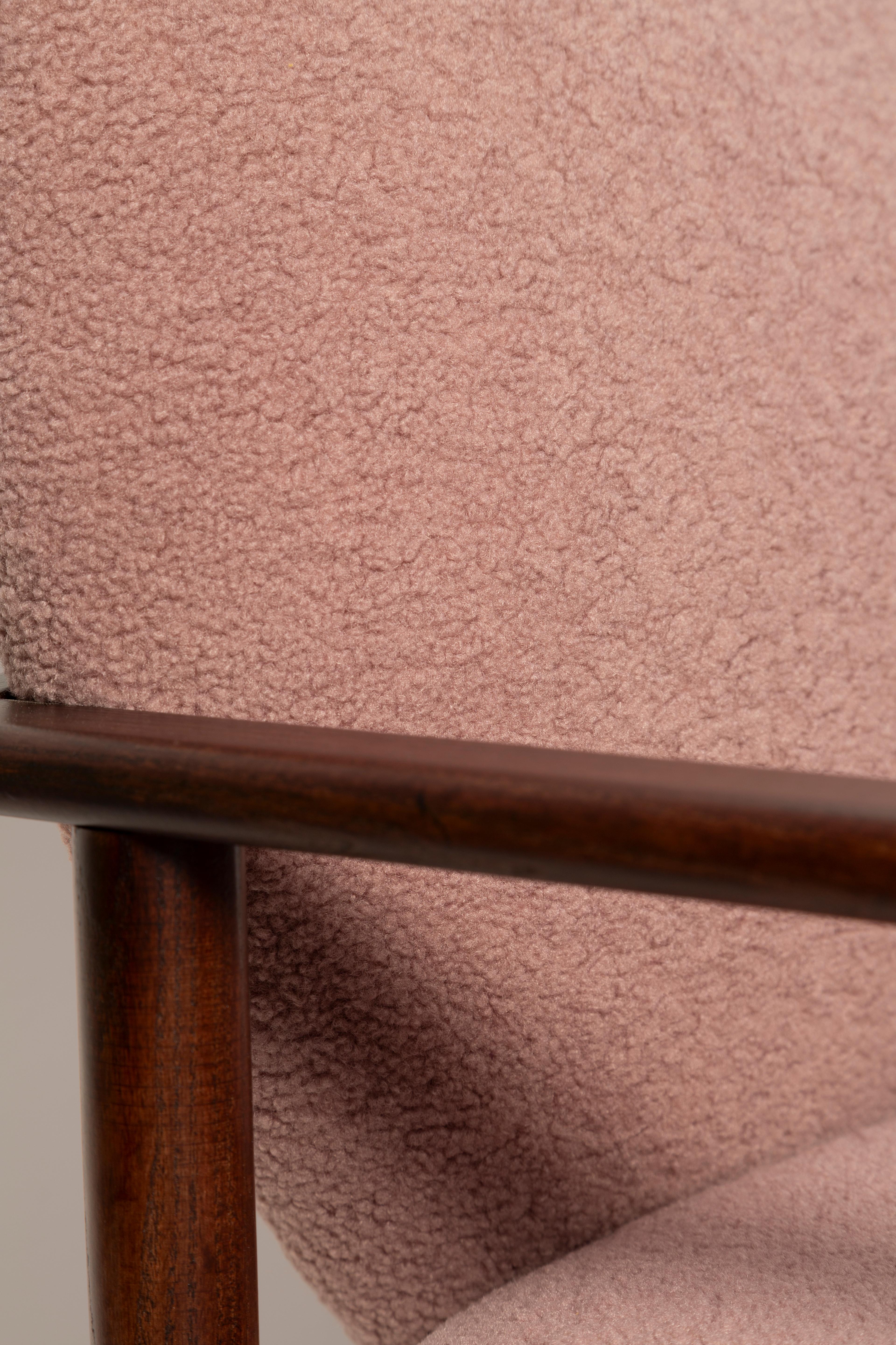 https://a.1stdibscdn.com/heart-dining-chair-pink-boucle-vintola-studio-europe-poland-for-sale-picture-11/f_34023/f_428113521734521152784/3U1A9147_master.jpg