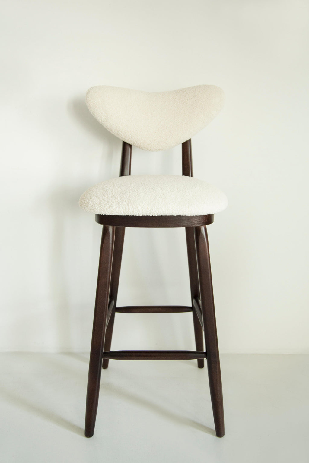 https://a.1stdibscdn.com/six-heart-bar-stools-white-ivory-boucle-by-vintola-studio-europe-poland-for-sale-picture-2/f_34023/f_416523021727371449449/3U1A9267_master.jpg