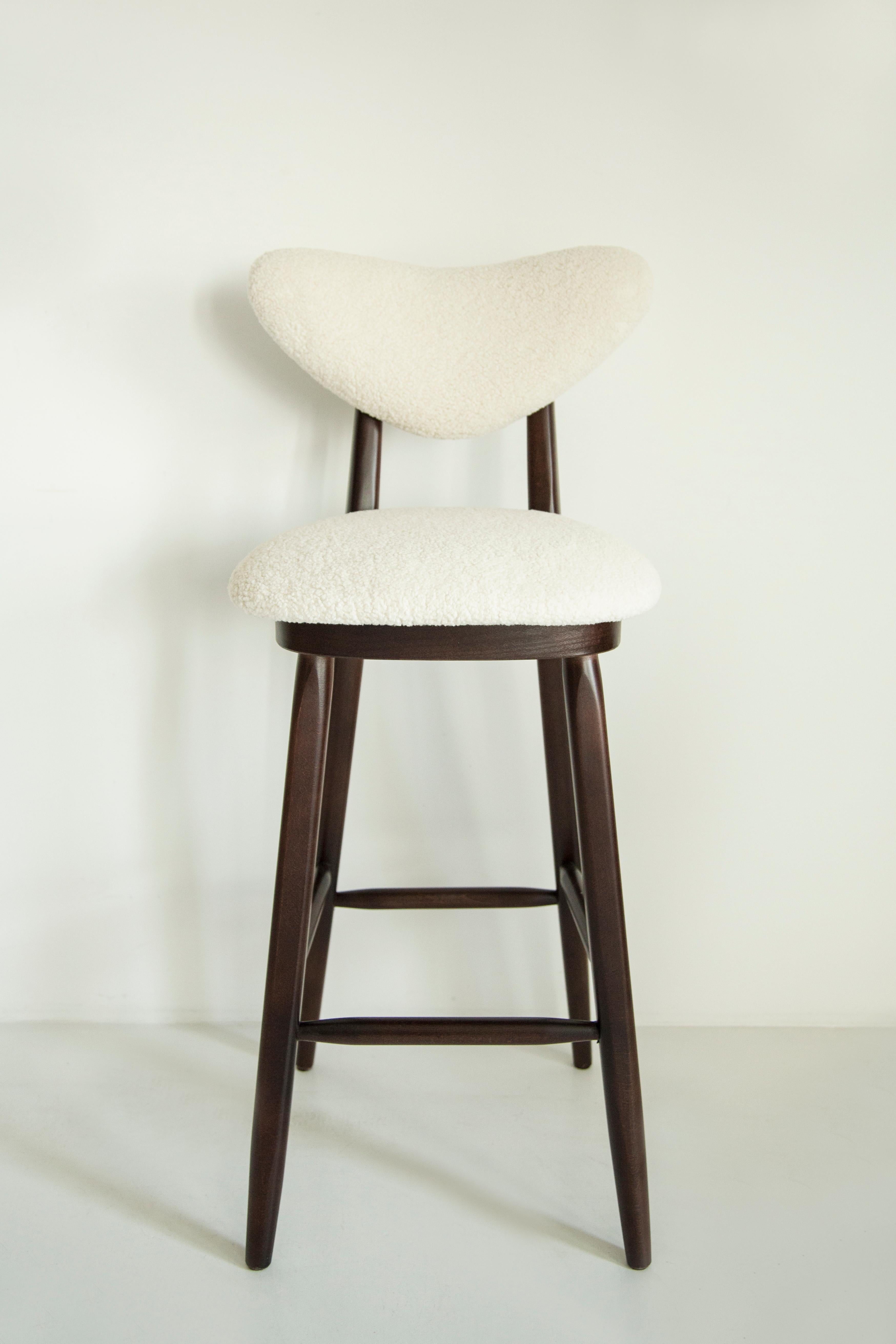 https://a.1stdibscdn.com/heart-bar-stool-chair-white-ivory-boucle-by-vintola-studio-europe-poland-for-sale-picture-2/f_34023/f_416514021727368474601/3U1A9267_master.jpg