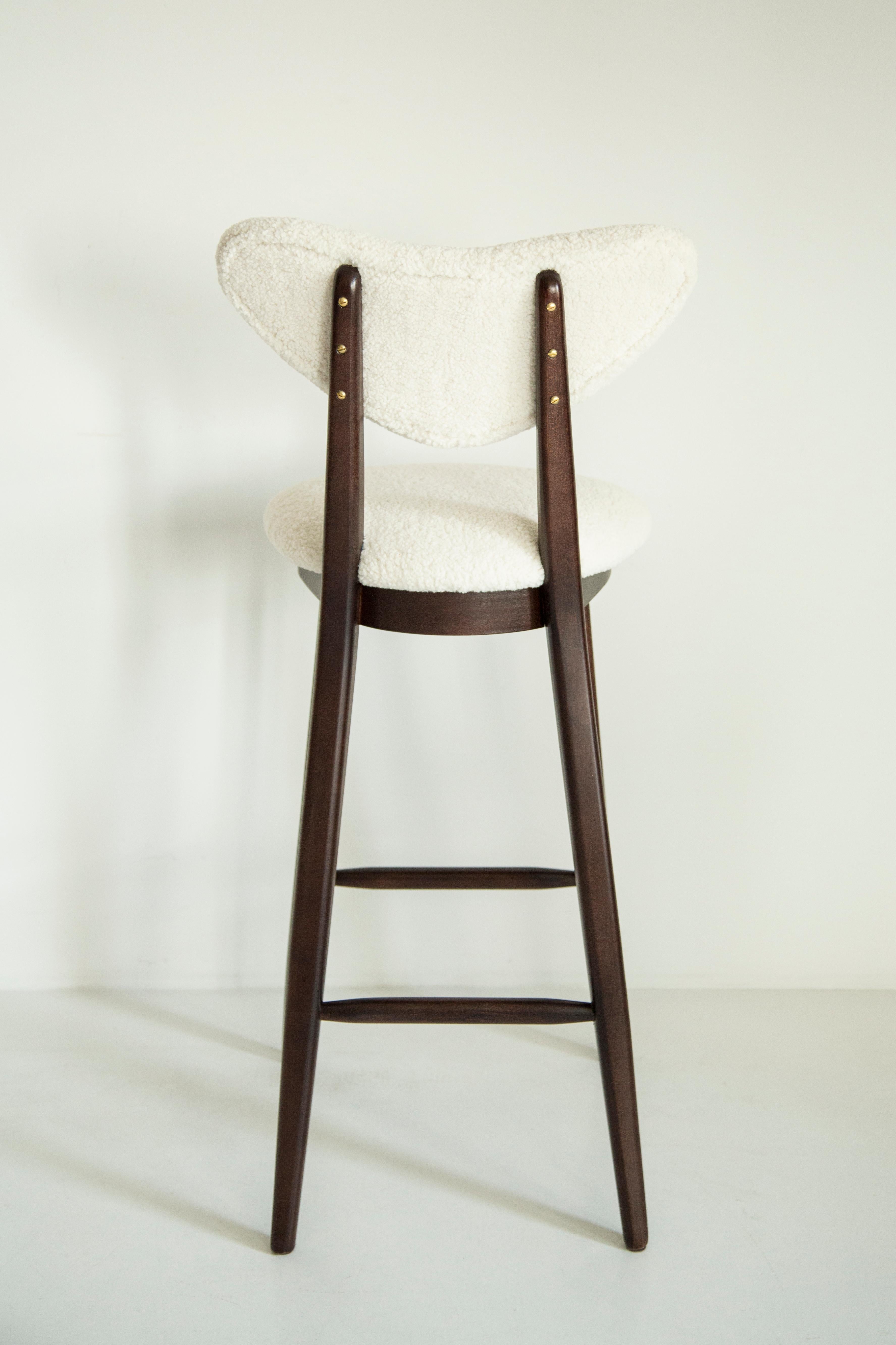 https://a.1stdibscdn.com/six-heart-bar-stools-white-ivory-boucle-by-vintola-studio-europe-poland-for-sale-picture-10/f_34023/f_416523021727371548978/3U1A9277_master.jpg