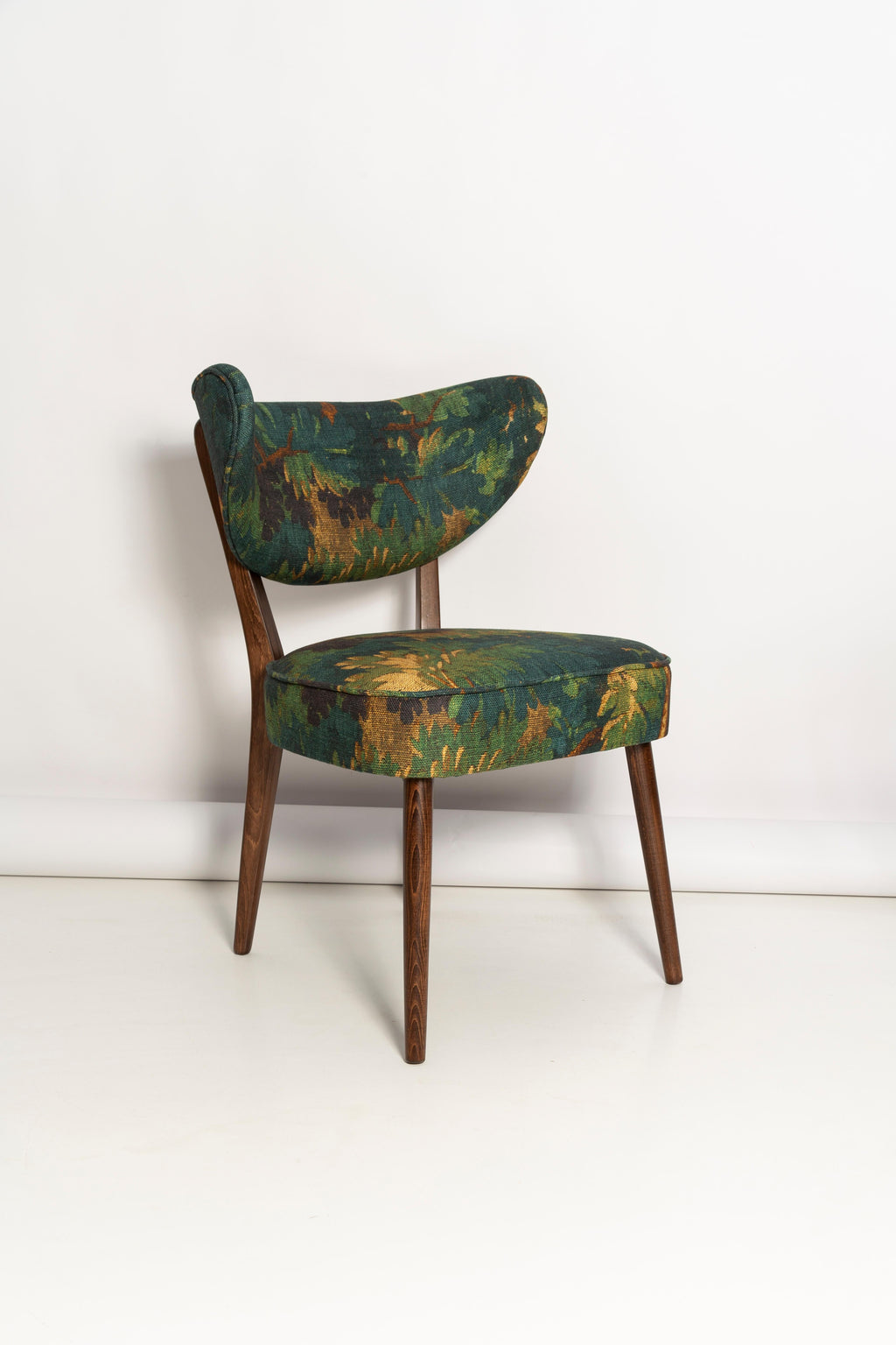 https://a.1stdibscdn.com/shell-dining-chair-linen-schwarzwald-dedar-by-vintola-studio-europe-poland-for-sale-picture-6/f_34023/f_398127021716365031587/3U1A9437_master.jpg
