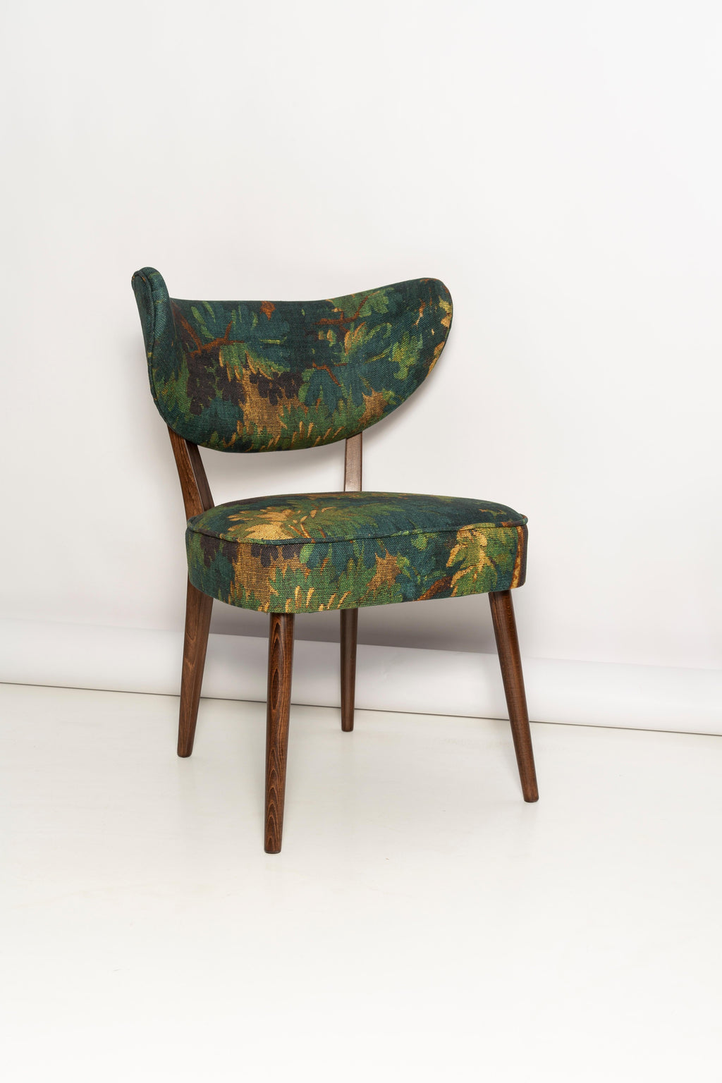 https://a.1stdibscdn.com/set-of-ten-shell-dining-chair-linen-schwarzwald-dedar-vintola-studio-europe-for-sale-picture-5/f_34023/f_398262621716366653470/3U1A9438_master.jpg