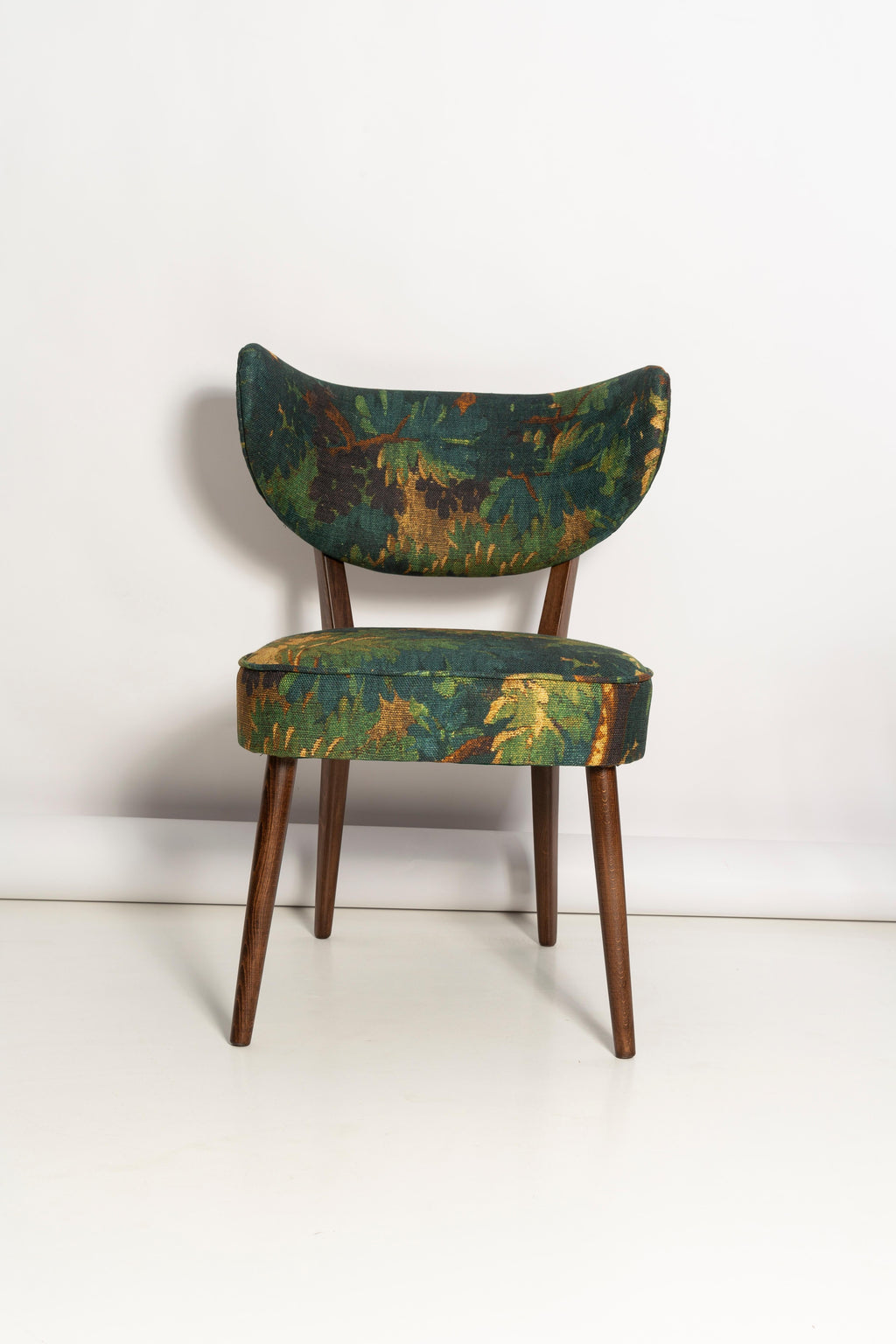 https://a.1stdibscdn.com/set-of-ten-shell-dining-chair-linen-schwarzwald-dedar-vintola-studio-europe-for-sale-picture-6/f_34023/f_398262621716366658375/3U1A9440_master.jpg