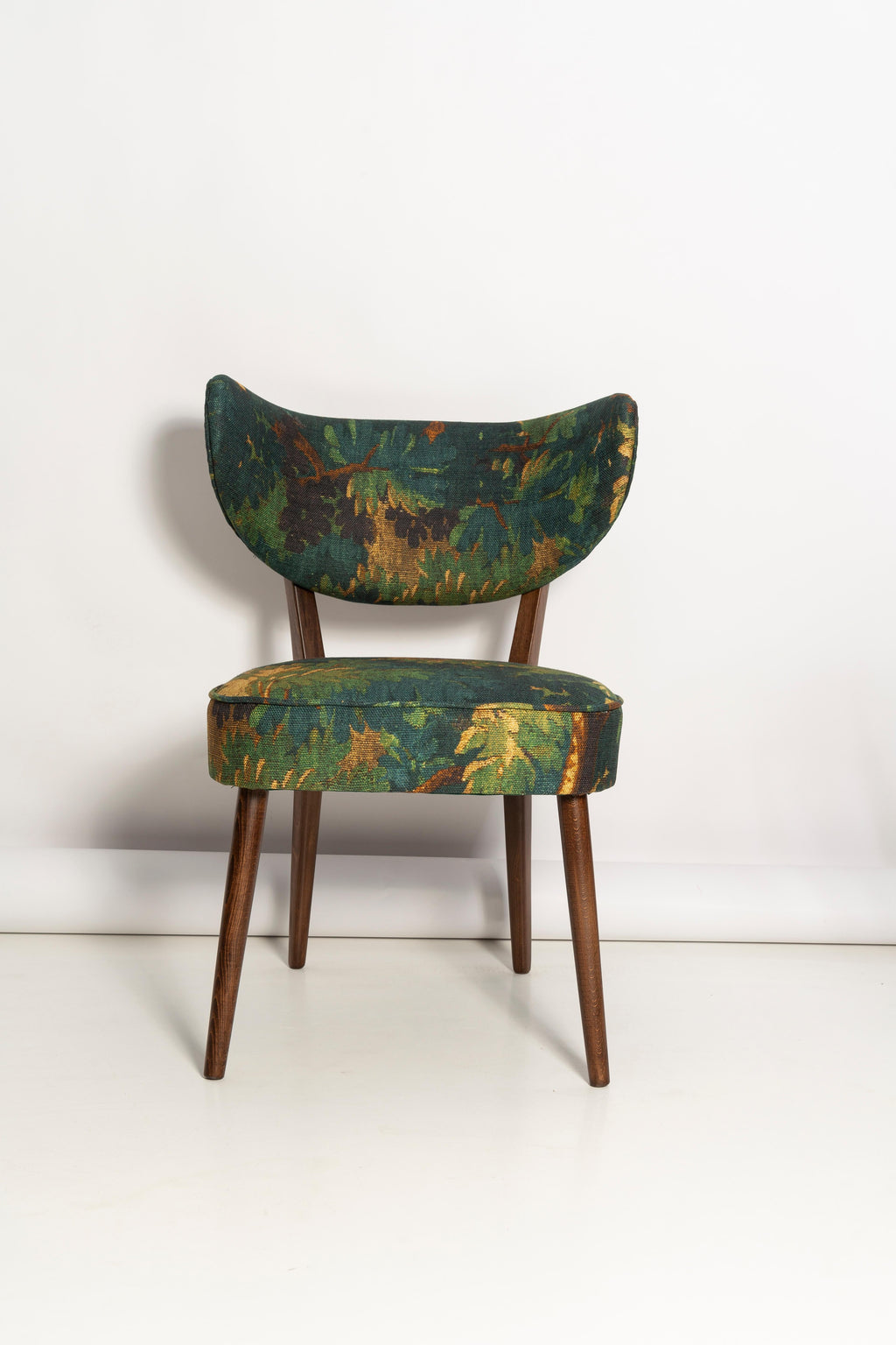 https://a.1stdibscdn.com/shell-dining-chair-linen-schwarzwald-dedar-by-vintola-studio-europe-poland-for-sale-picture-8/f_34023/f_398127021716365064757/3U1A9441_master.jpg