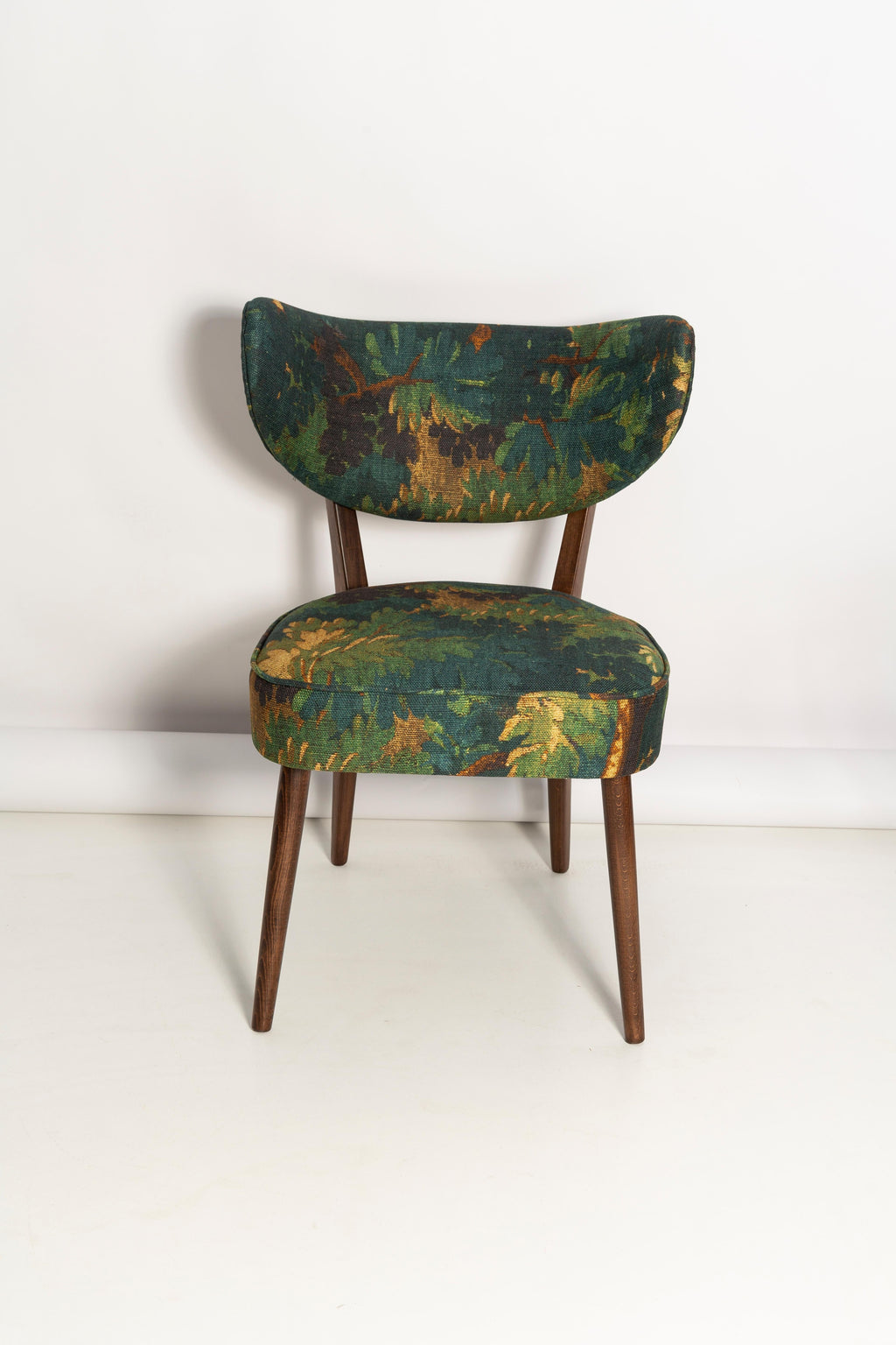 https://a.1stdibscdn.com/set-of-ten-shell-dining-chair-linen-schwarzwald-dedar-vintola-studio-europe-for-sale-picture-7/f_34023/f_398262621716366662060/3U1A9442_master.jpg