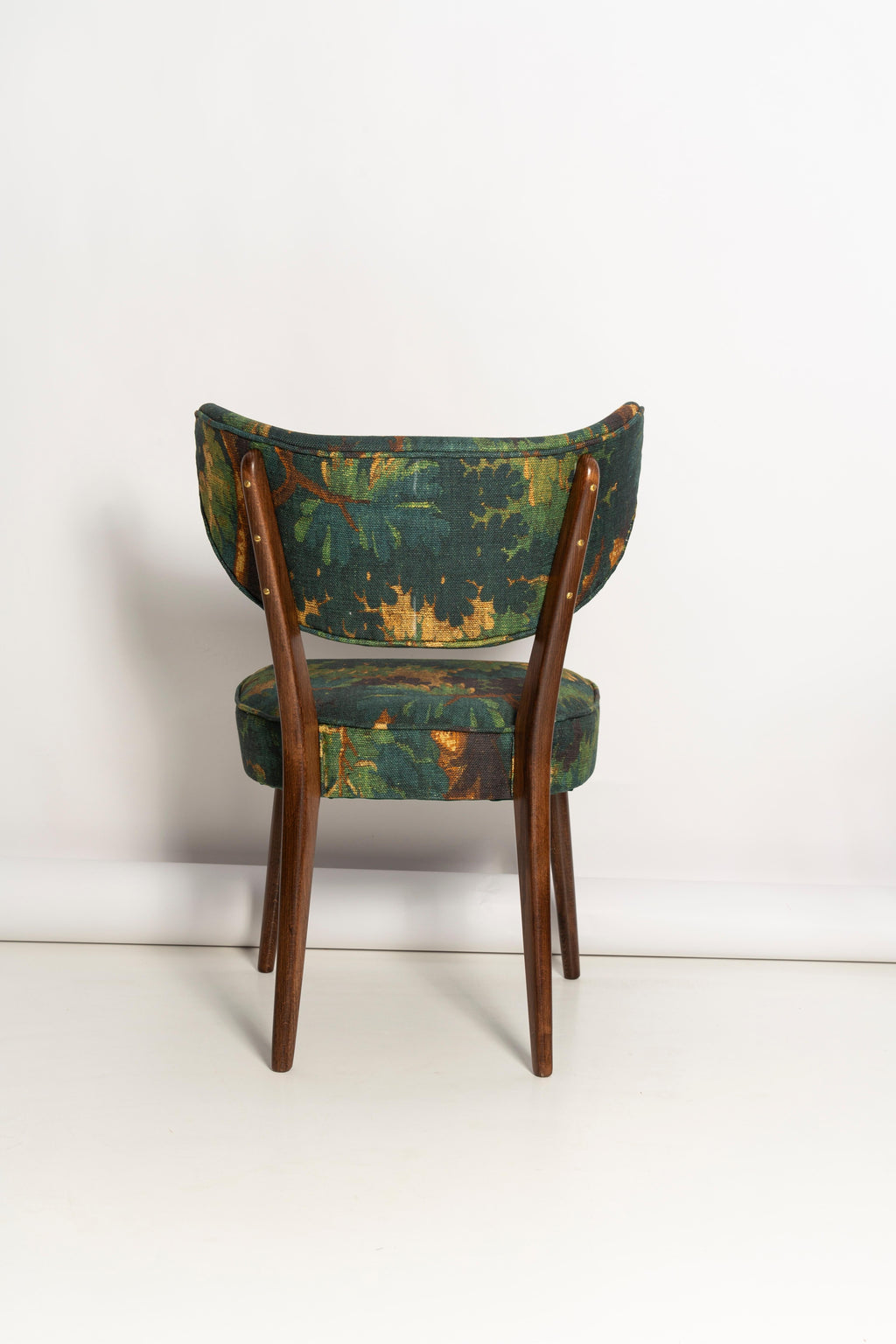 https://a.1stdibscdn.com/set-of-ten-shell-dining-chair-linen-schwarzwald-dedar-vintola-studio-europe-for-sale-picture-10/f_34023/f_398262621716366682232/3U1A9448_master.jpg