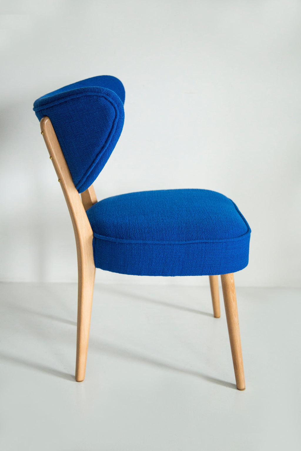 https://a.1stdibscdn.com/shell-dining-chair-very-by-dedar-by-vintola-studio-europe-poland-for-sale-picture-5/f_34023/f_415963021727098157837/3U1A9473_master.jpg