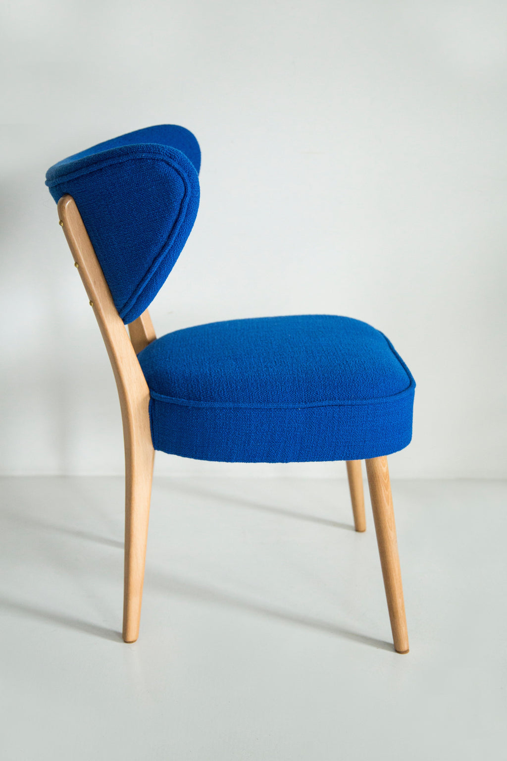 https://a.1stdibscdn.com/eight-shell-dining-chairs-very-by-dedar-by-vintola-studio-europe-poland-for-sale-picture-5/f_34023/f_416067021727171620433/3U1A9474_master.jpg