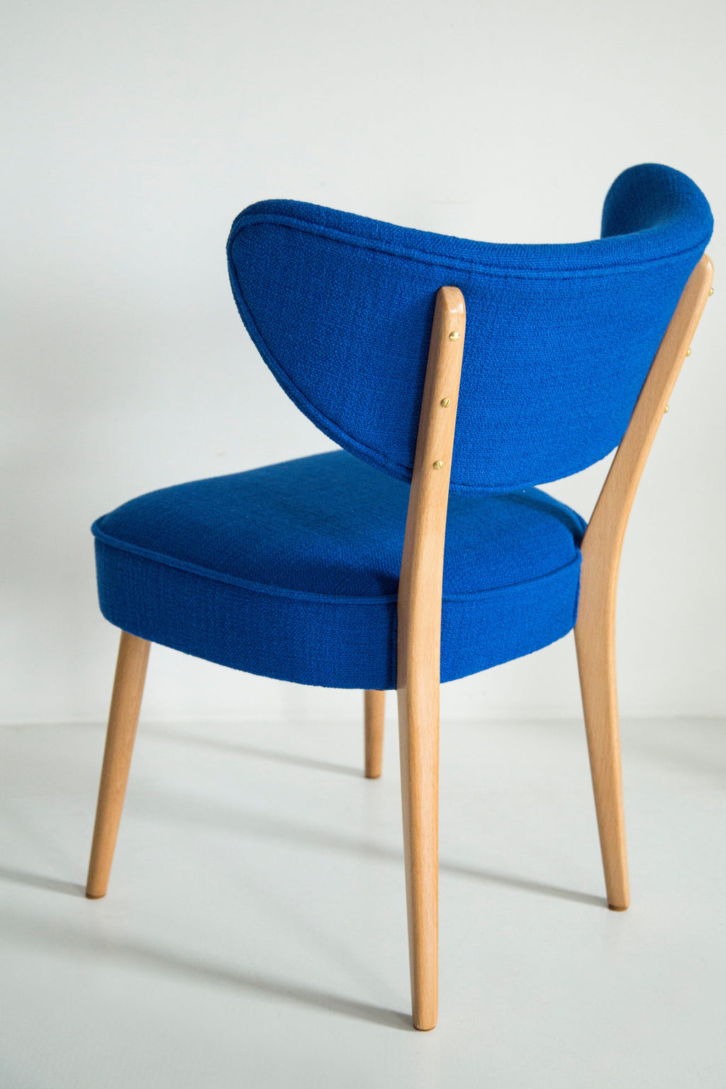 https://a.1stdibscdn.com/eight-shell-dining-chairs-very-by-dedar-by-vintola-studio-europe-poland-for-sale-picture-8/f_34023/f_416067021727174767492/3U1A9480_master.jpg