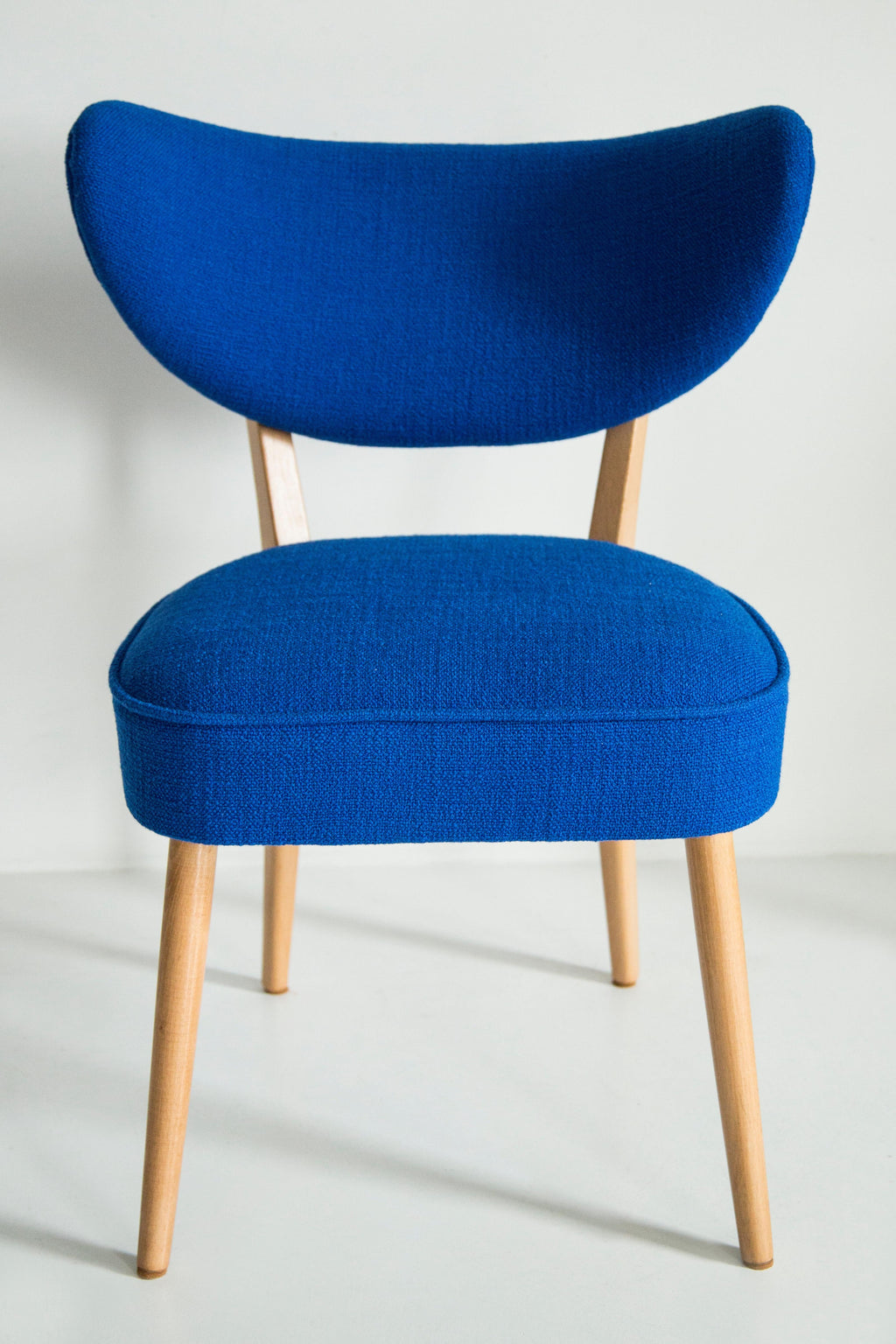 https://a.1stdibscdn.com/eight-shell-dining-chairs-very-by-dedar-by-vintola-studio-europe-poland-for-sale-picture-9/f_34023/f_416067021727174896803/3U1A9482_master.jpg