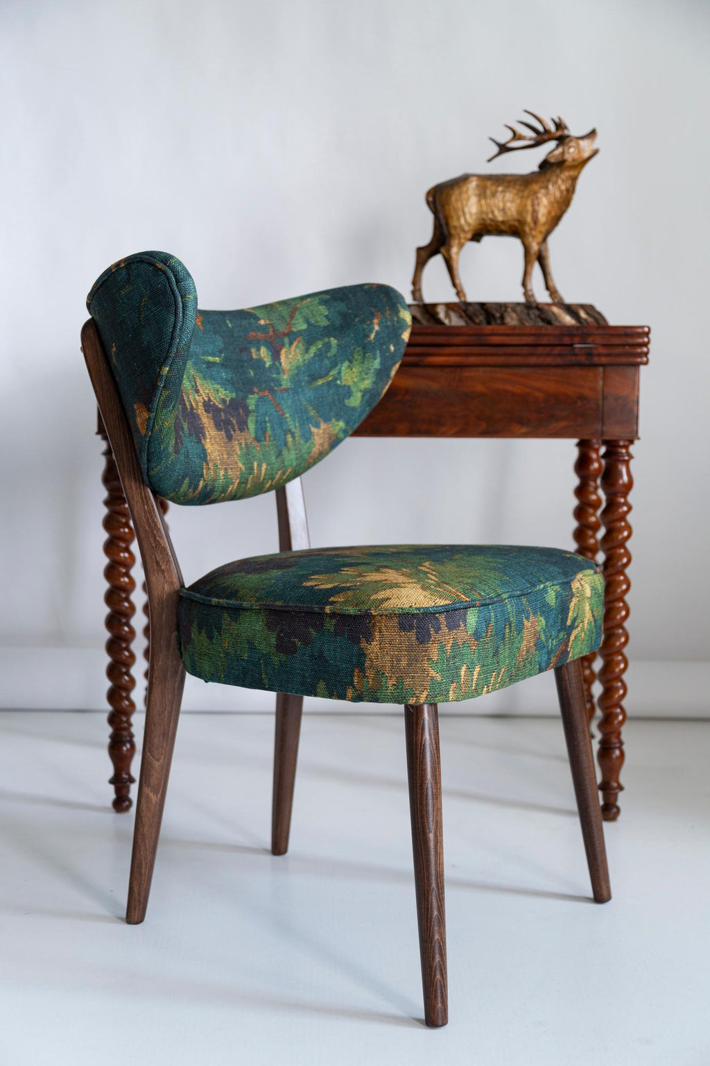 https://a.1stdibscdn.com/set-of-ten-shell-dining-chair-linen-schwarzwald-dedar-vintola-studio-europe-for-sale-picture-3/f_34023/f_398262621716366424075/3U1A9506_1_master.jpg