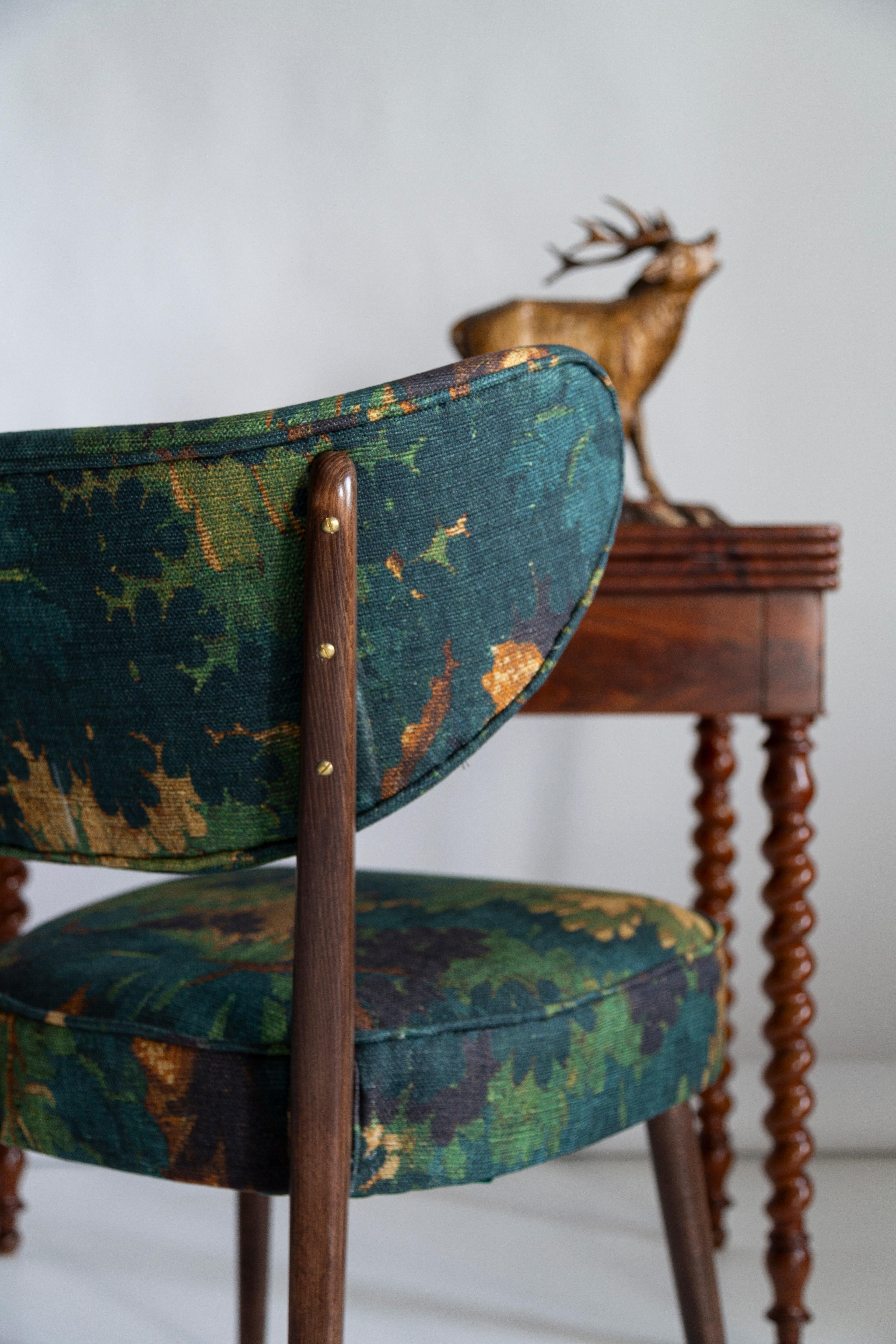 https://a.1stdibscdn.com/shell-dining-chair-linen-schwarzwald-dedar-by-vintola-studio-europe-poland-for-sale-picture-2/f_34023/f_398127021716364892876/3U1A9511_master.jpg