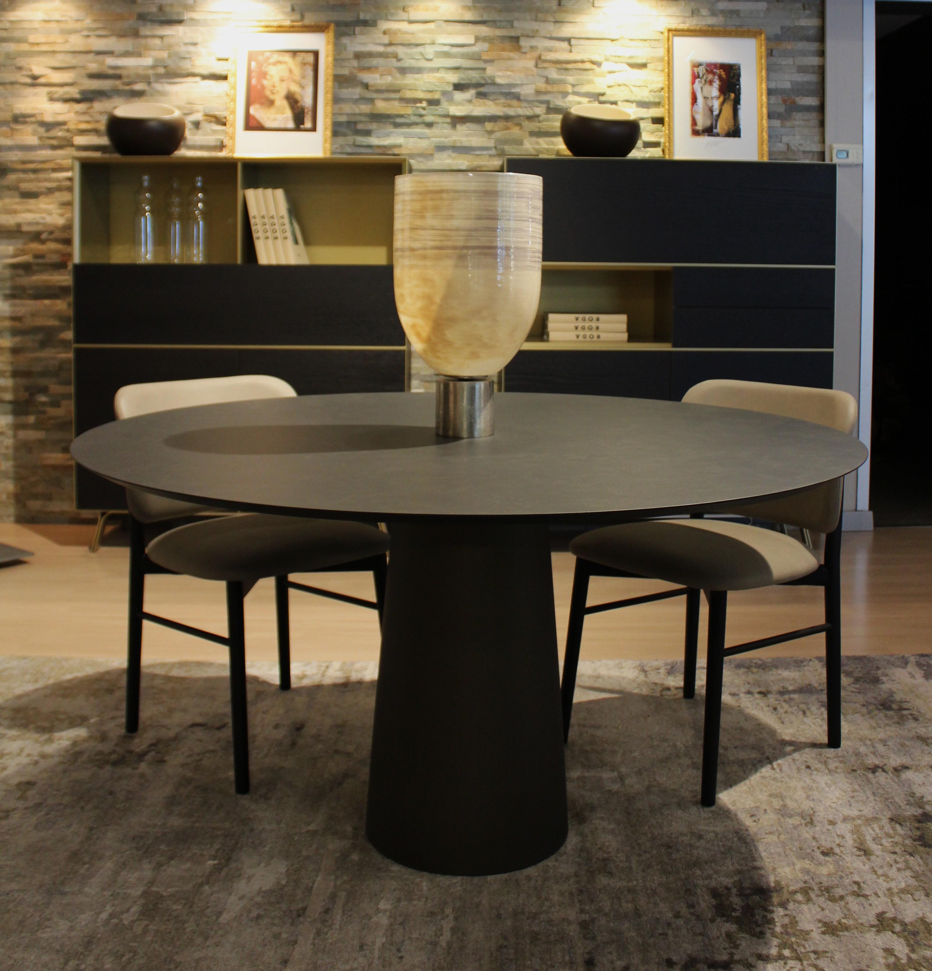 https://a.1stdibscdn.com/bronze-fungo-round-table-with-concrete-frame-by-disain1971-for-sale-picture-7/f_12192/f_481020321766594511624/3_FUNGO_1400_Bronzo_Tavolo_Tondo_Dining_Table_Disain1971_master.JPG