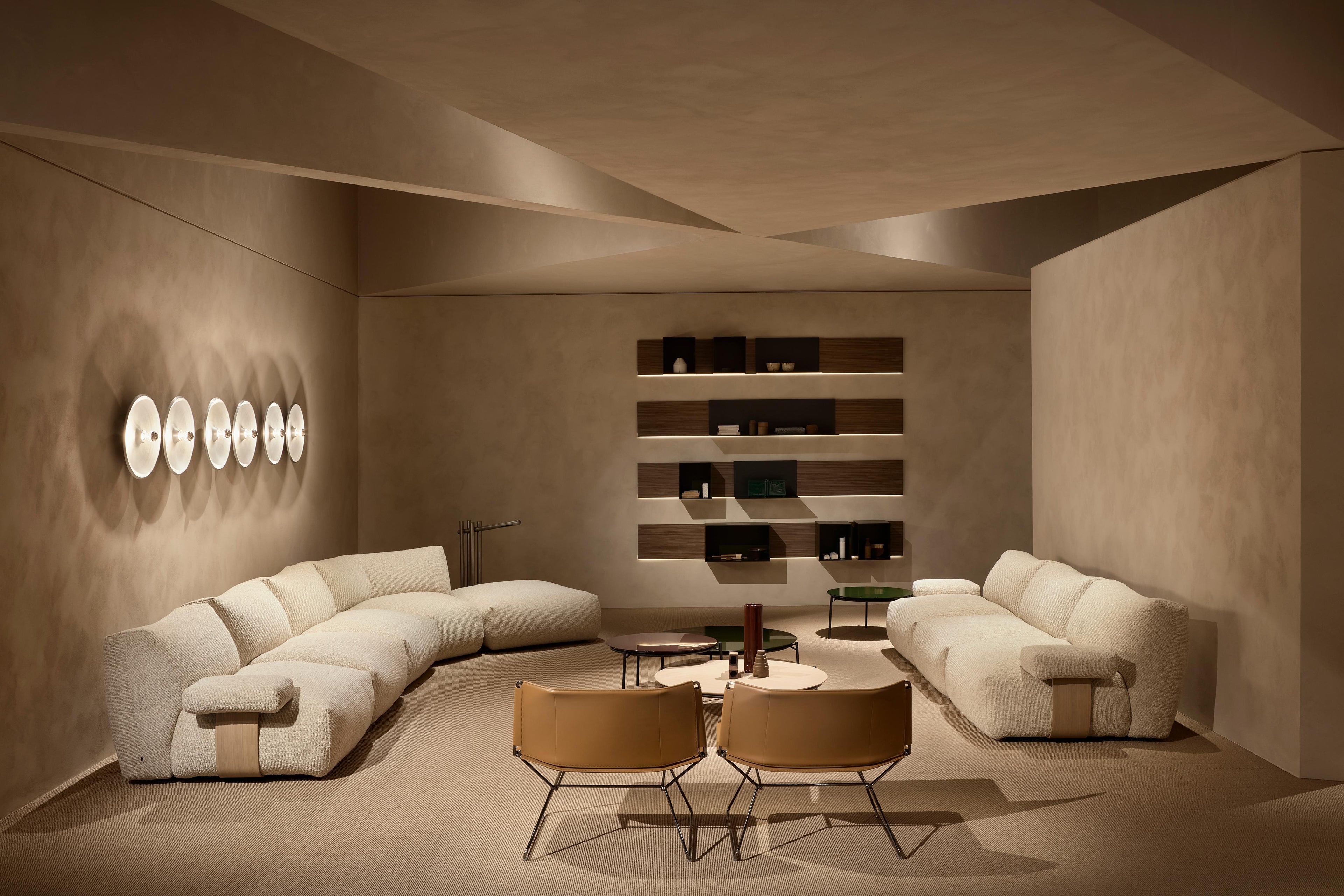 https://a.1stdibscdn.com/customizable-mdf-italia-goom-sofa-by-jean-marie-massaud-for-sale-picture-4/f_44652/f_454301621749749491048/3_MDFItalia_SaloneDelMobile2025_ThomasPagani_master.jpg