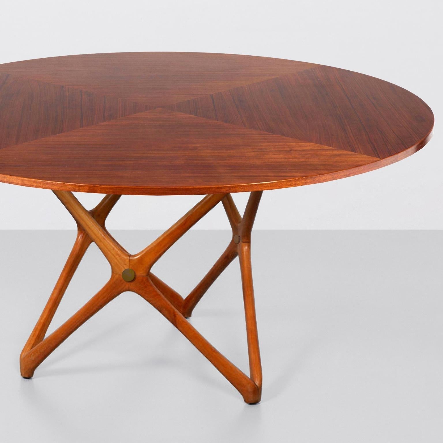 https://a.1stdibscdn.com/round-dining-center-table-solid-wood-base-structure-veneered-wood-top-bespoke-for-sale-picture-4/f_19723/f_457929221752053419709/3_MODERN_XX_GMD_Berlin_runder_Holztisch_round_wooden_table_2025_master.jpg