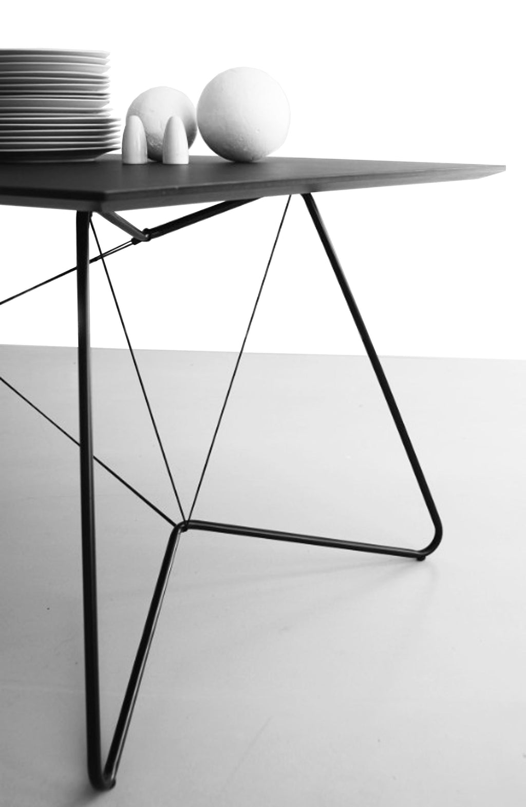 https://a.1stdibscdn.com/black-oas-table-200-by-ok-design-for-sale-picture-3/f_12192/f_415146621726602393052/3_OAS_Table_Black_L200cm_master.jpg