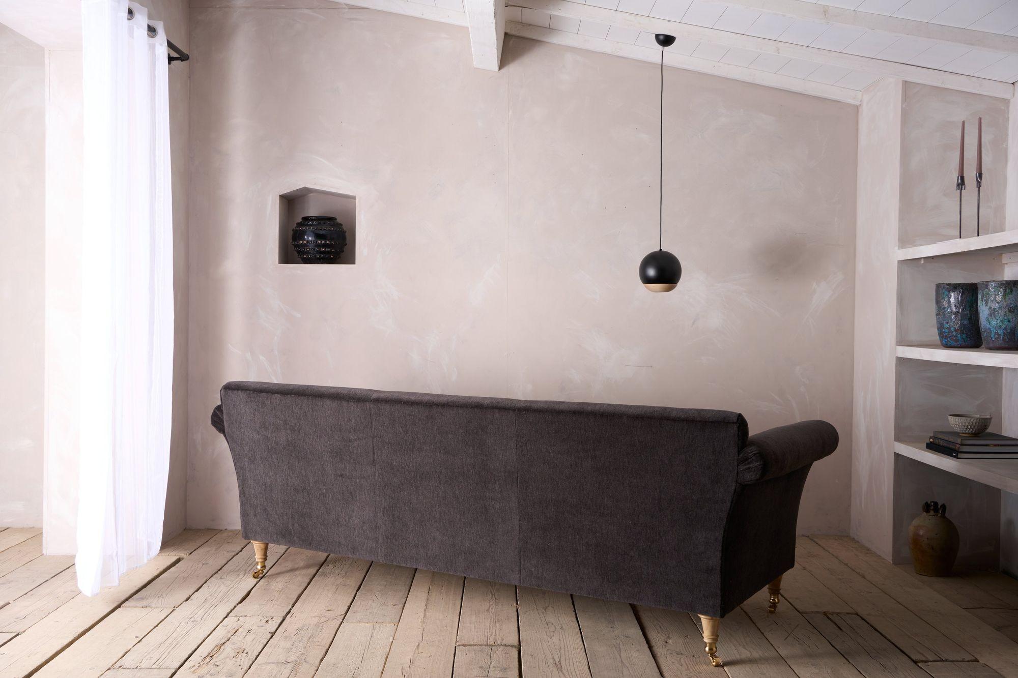 https://a.1stdibscdn.com/the-roskrow-sofa-for-sale-picture-3/f_68092/f_404216221719852533057/3_TRIALBEDROOM6109_master.jpeg