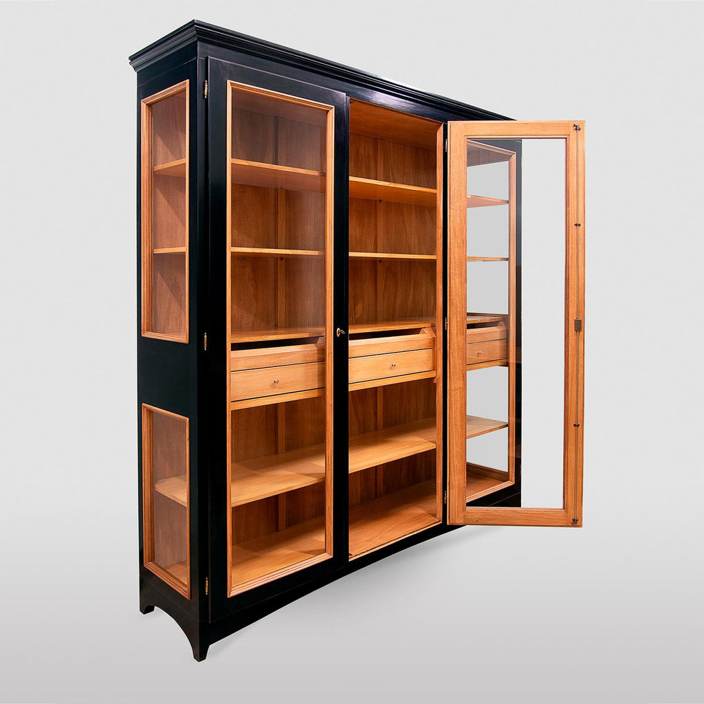 https://a.1stdibscdn.com/3-doors-black-display-cabinet-for-sale-picture-3/22569652/f_233091021617953878863/3_master.jpg