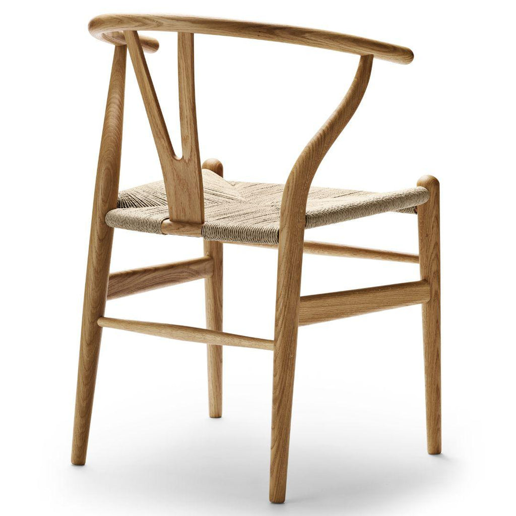 https://a.1stdibscdn.com/hans-j-wegner-ch24-wishbone-chair-in-oak-and-oil-for-carl-hansen-son-for-sale-picture-4/f_14472/f_316705521670637256568/3_master.jpg