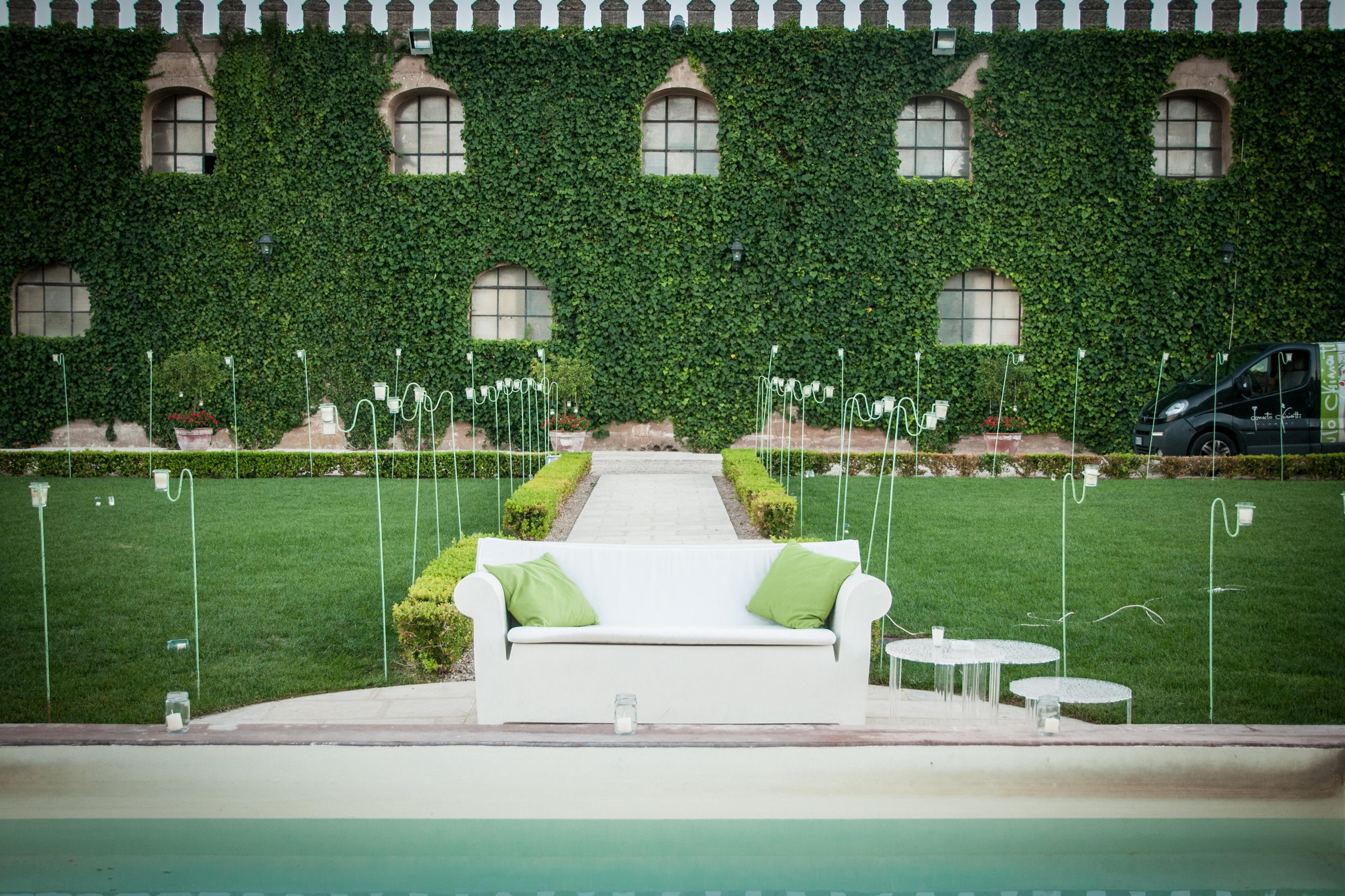 https://a.1stdibscdn.com/kartell-bubble-club-2-seat-sofa-in-green-by-philippe-starck-for-sale-picture-3/f_45362/f_237421121620790420830/3_master.jpg