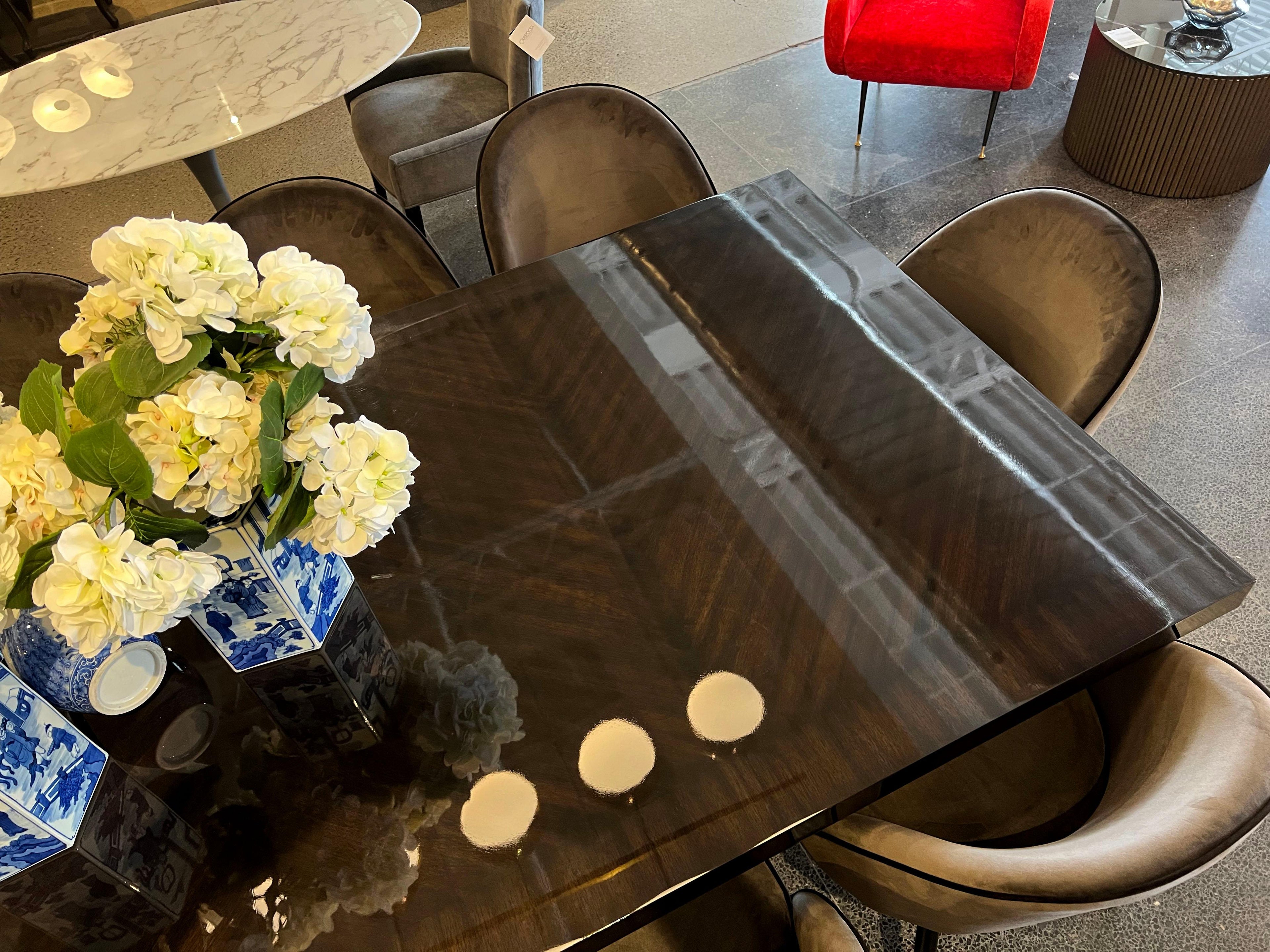 https://a.1stdibscdn.com/custom-macassar-dining-table-with-brass-bases-by-carrocel-for-sale-picture-12/f_8849/f_235820521682631610290/3_master.jpeg