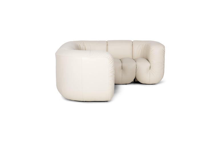 https://a.1stdibscdn.com/de-sede-ds-707-modular-sofa-in-perla-leather-upholstery-by-philippe-malouin-for-sale-picture-3/22569652/f_324030721674622816534/3_master.jpg?width=768