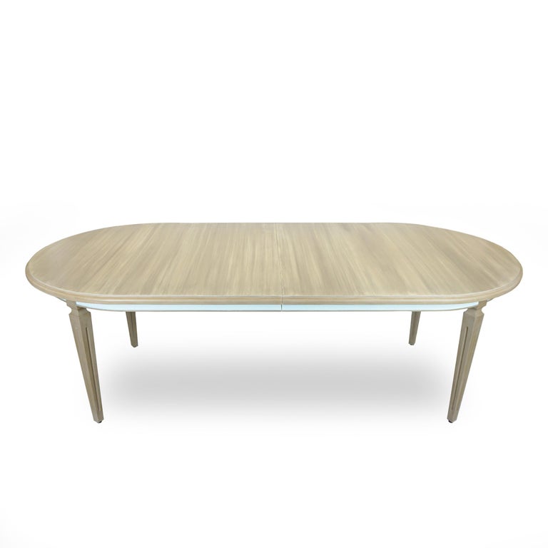 https://a.1stdibscdn.com/french-style-dining-table-with-2-leaf-extensions-for-sale-picture-4/f_21233/1626959914365/3_master.jpg?width=768