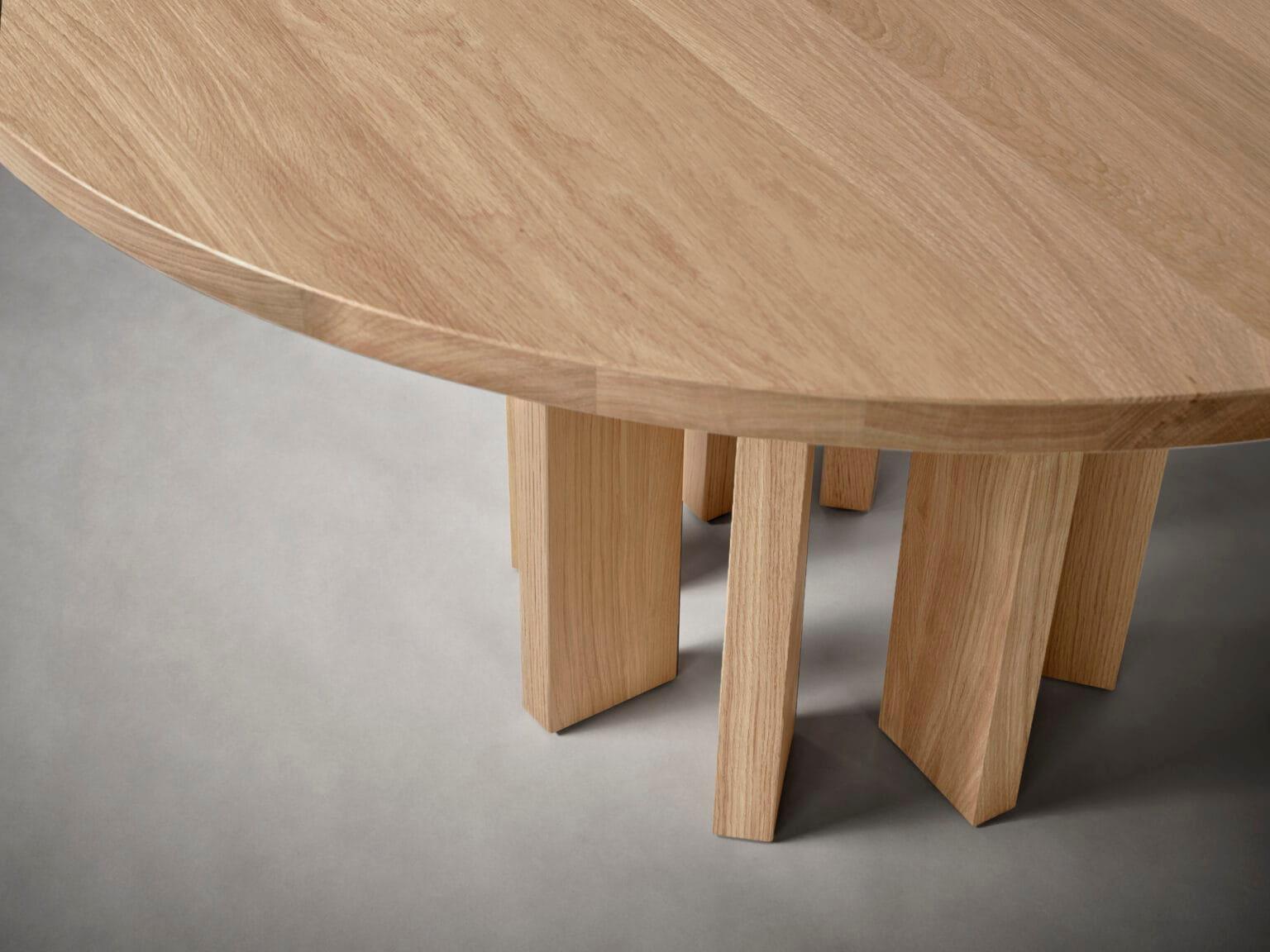 https://a.1stdibscdn.com/thola-round-dining-table-in-european-light-solid-oak-by-mokko-amsterdam-for-sale-picture-3/f_12192/f_460806821753899587595/3_master.jpg