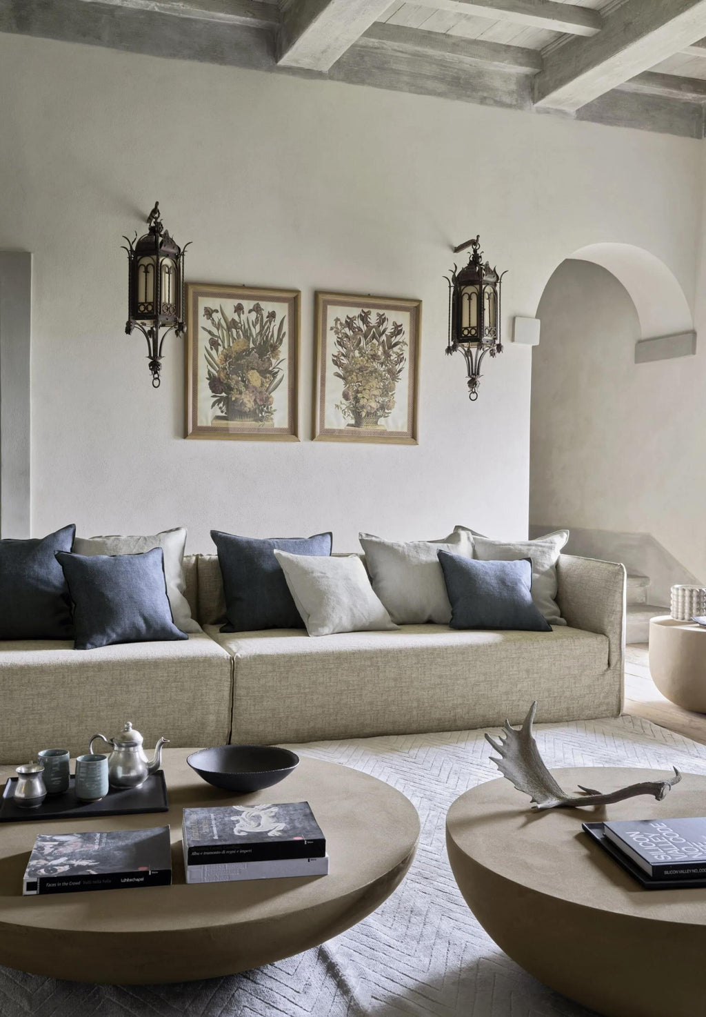 https://a.1stdibscdn.com/modular-sofa-gervasoni-ghost-31-l-r-design-paola-navone-lino-bianco-for-sale-picture-3/f_105752/f_466405021757702556115/3_master.jpeg