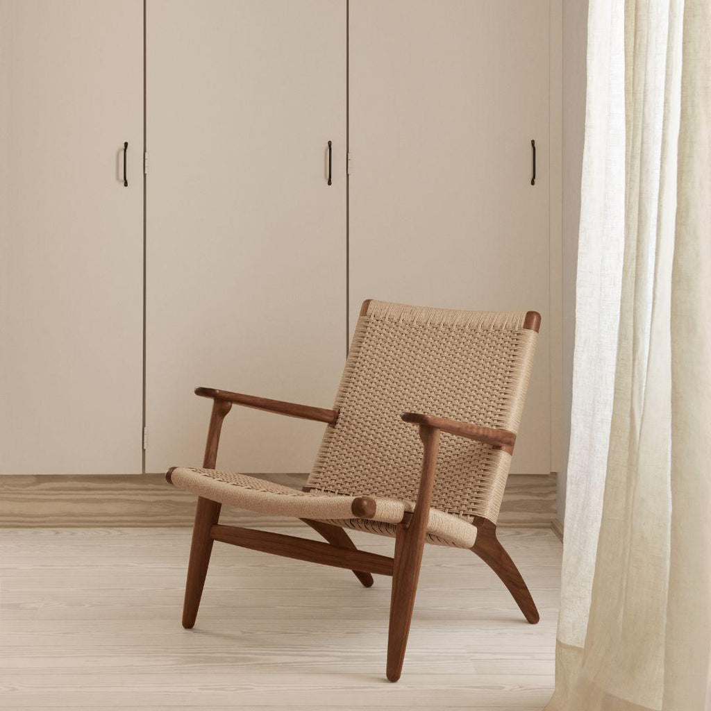 https://a.1stdibscdn.com/hans-j-wegner-ch25-chair-in-walnut-oil-papercord-for-carl-hansen-son-for-sale-picture-3/f_14472/f_316522321670534986031/3_master.jpg