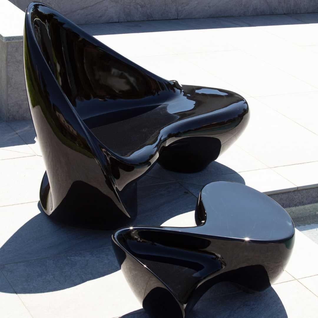 https://a.1stdibscdn.com/serralunga-ripple-sofa-glossy-black-lacquered-design-zaha-hadid-architects-for-sale-picture-3/f_105752/f_492543321773690815503/3_master.jpeg