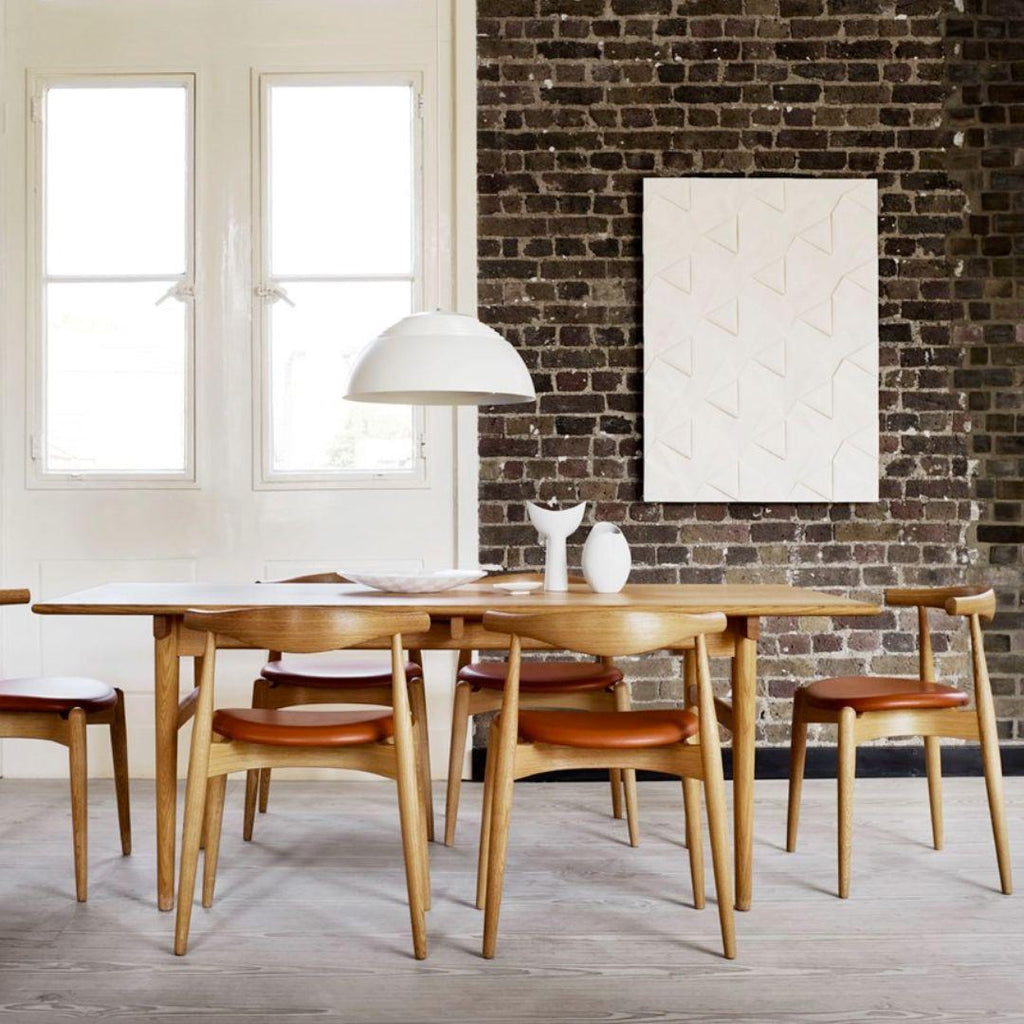 https://a.1stdibscdn.com/hans-j-wegner-ch20-chair-in-oak-leather-and-soap-for-carl-hansen-son-for-sale-picture-8/f_14472/f_438177321740618386276/3_master.jpg