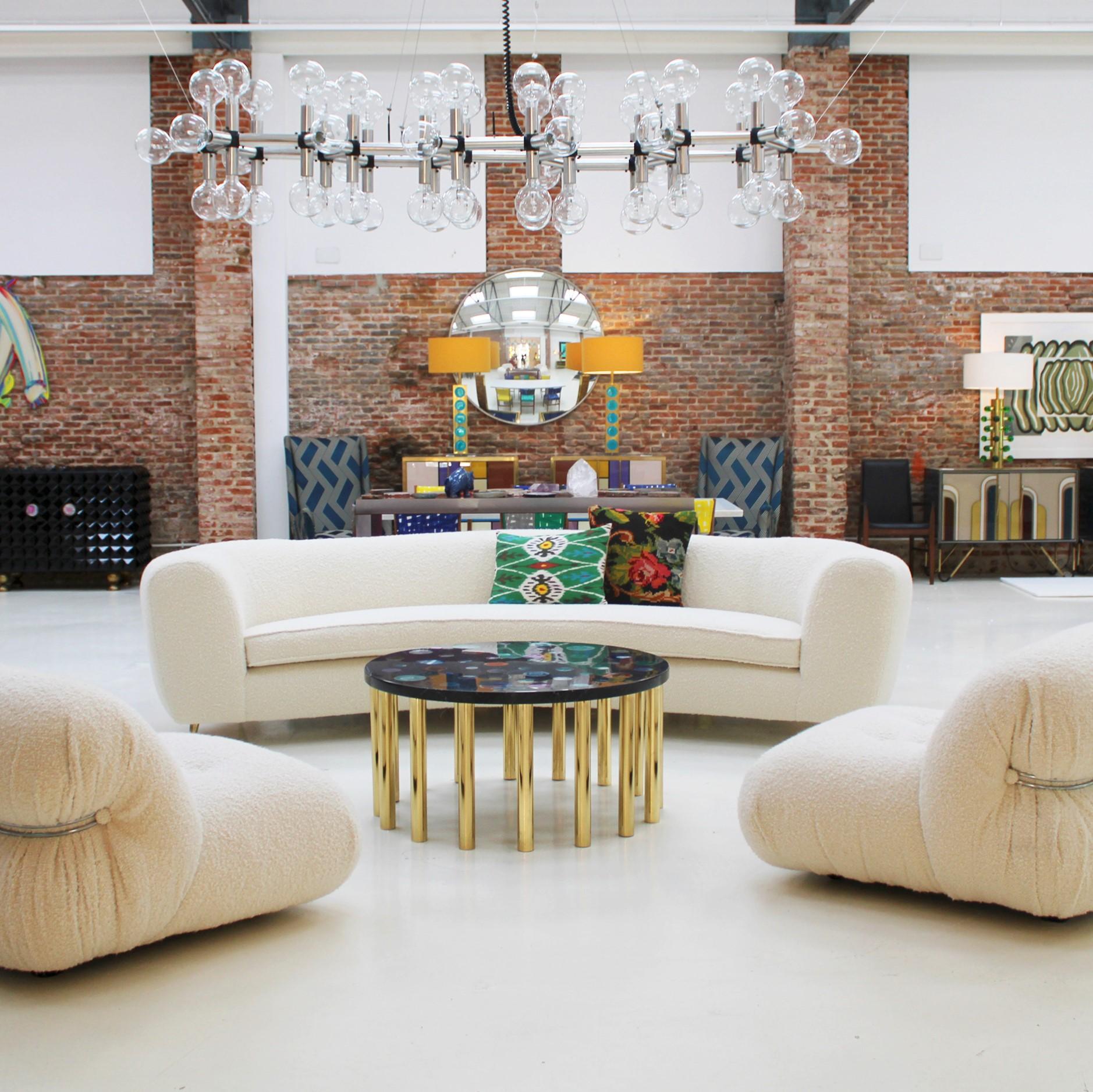 https://a.1stdibscdn.com/contemporary-italian-curved-sofa-for-sale-picture-8/f_9718/f_301213821661353355555/3_master.jpg
