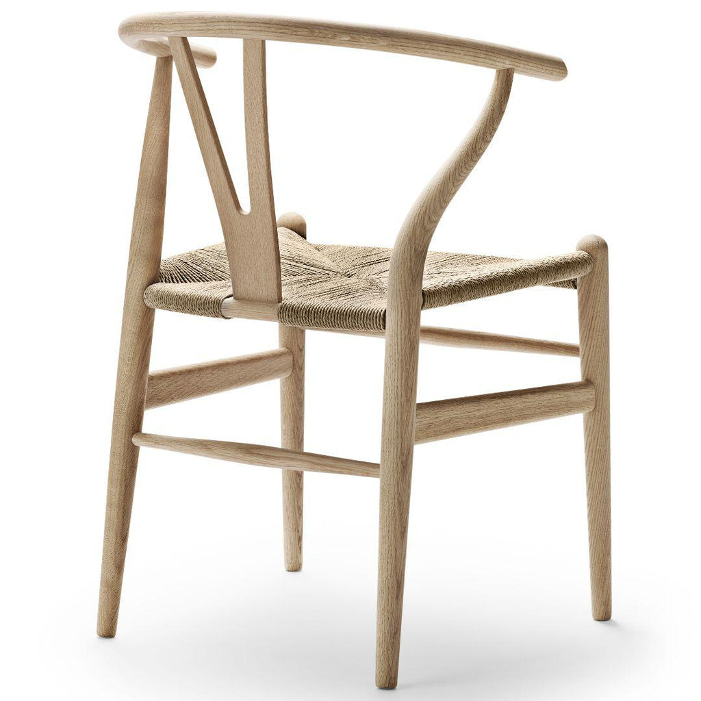 https://a.1stdibscdn.com/hans-j-wegner-ch24-wishbone-chair-in-oak-soap-for-carl-hansen-son-for-sale-picture-4/f_14472/f_317034221670880382013/3_master.jpg