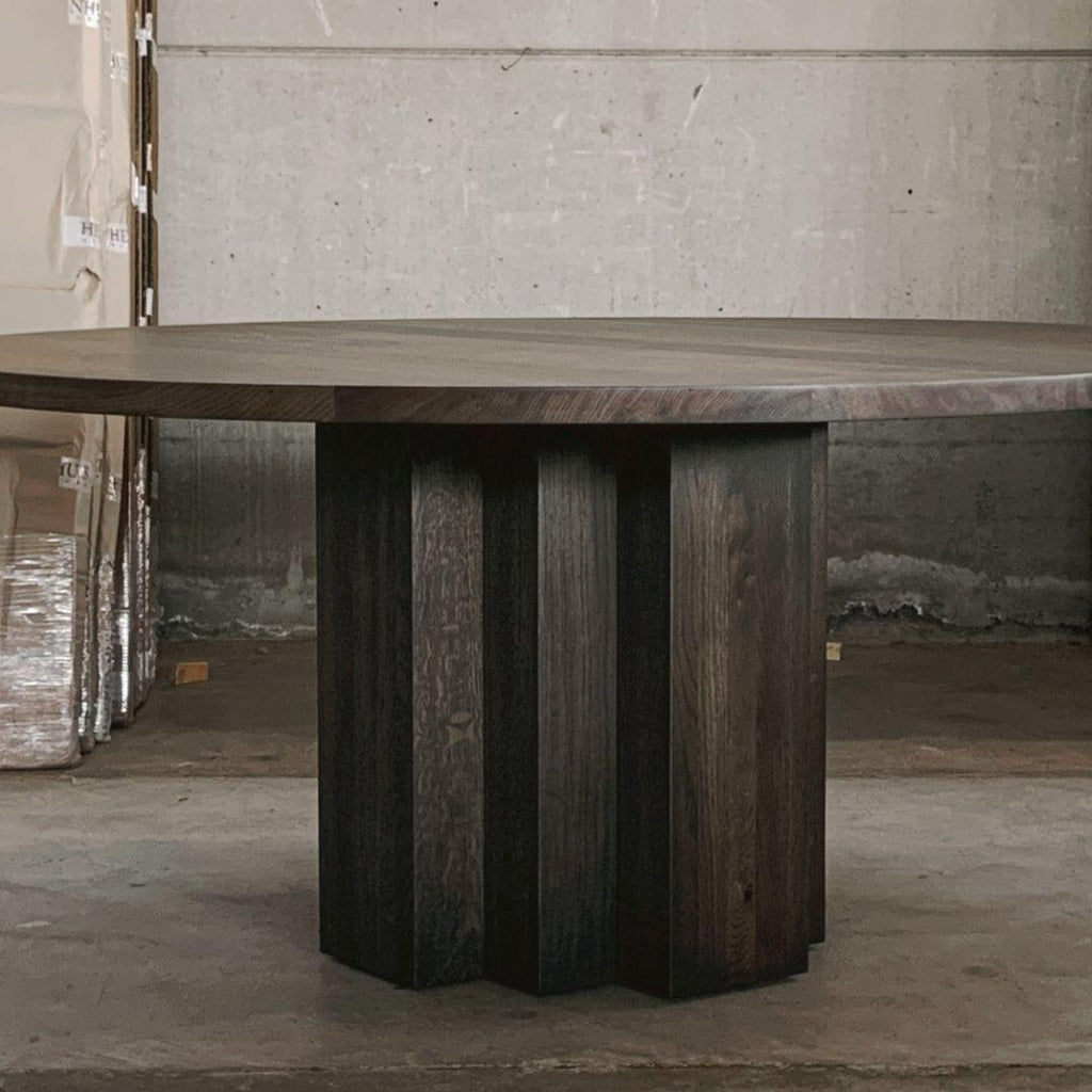 https://a.1stdibscdn.com/solid-oak-dining-table-with-sculptural-base-handmade-in-belgium-for-sale-picture-7/f_98092/f_397679621715953812446/3_master.jpg