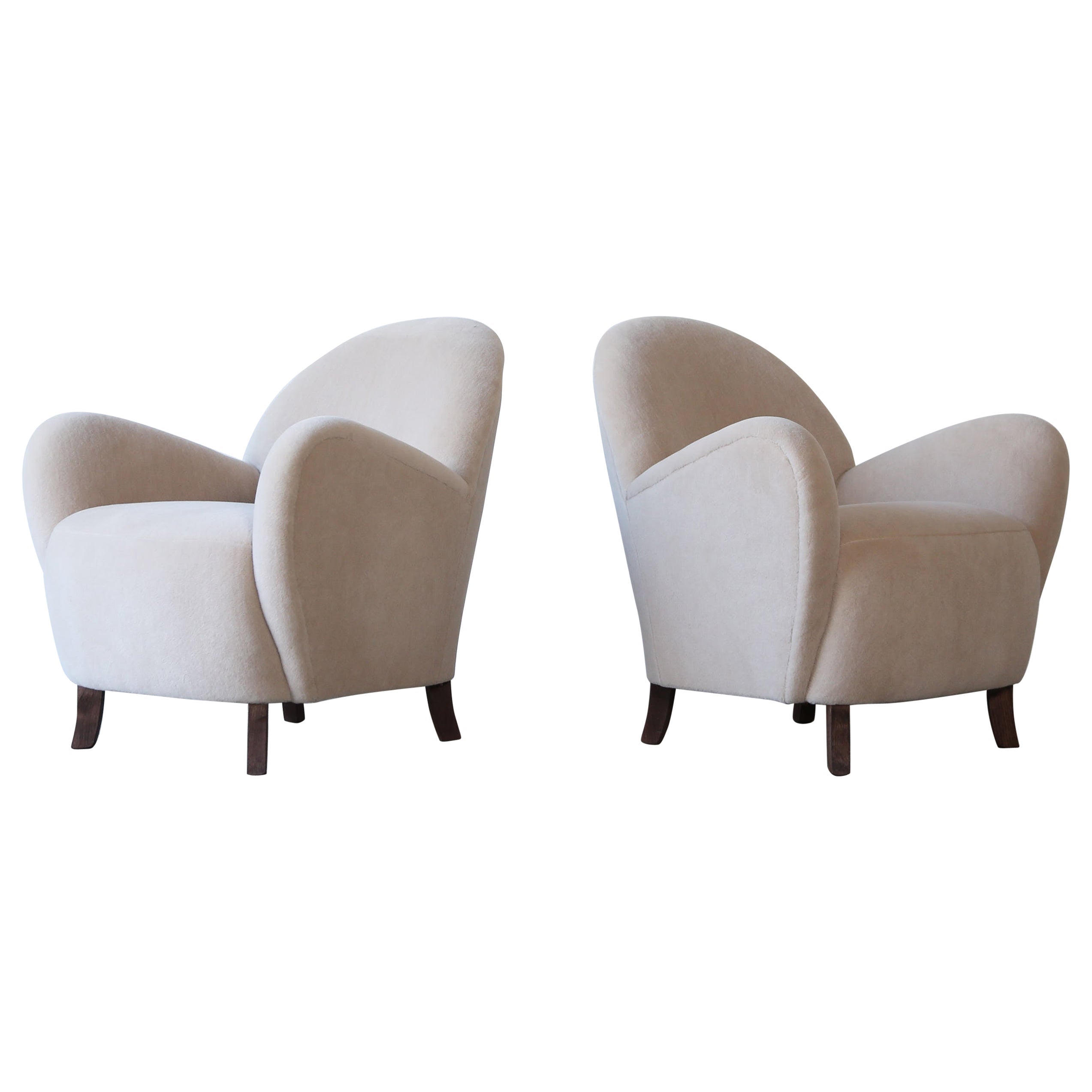 https://a.1stdibscdn.com/pair-of-charming-armchairs-upholstered-in-pure-alpaca-for-sale/1121189/f_404213921720873908552/40421392_datamatics.jpg