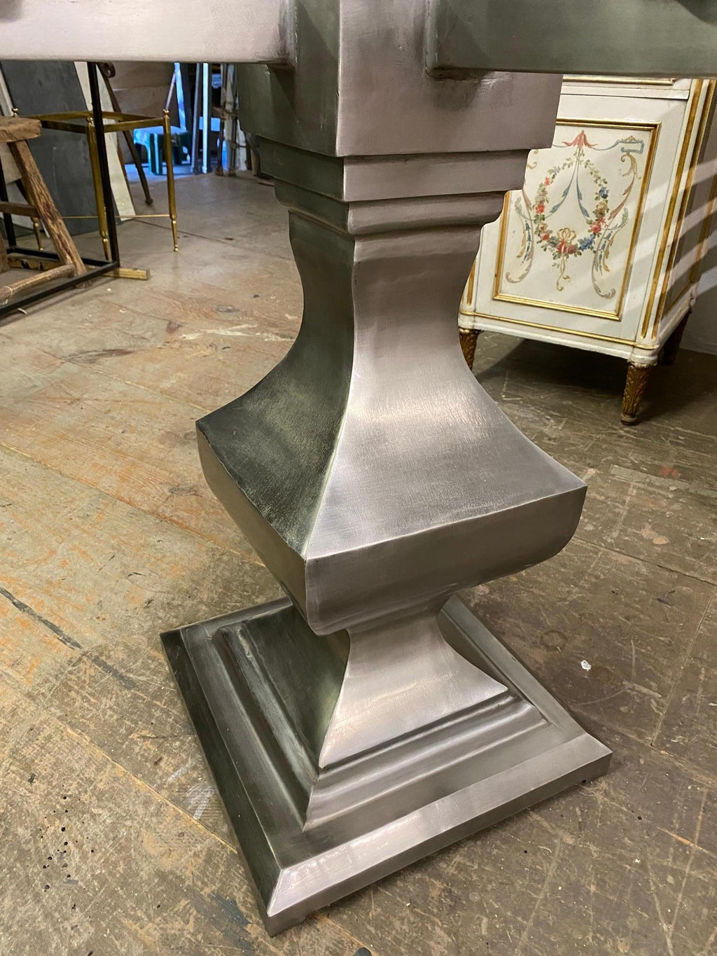 https://a.1stdibscdn.com/nickel-plated-iron-pedestal-base-base-only-for-sale-picture-7/f_8334/f_12184413/4061C284_4461_4049_B2D8_1637006586633_master.jpg