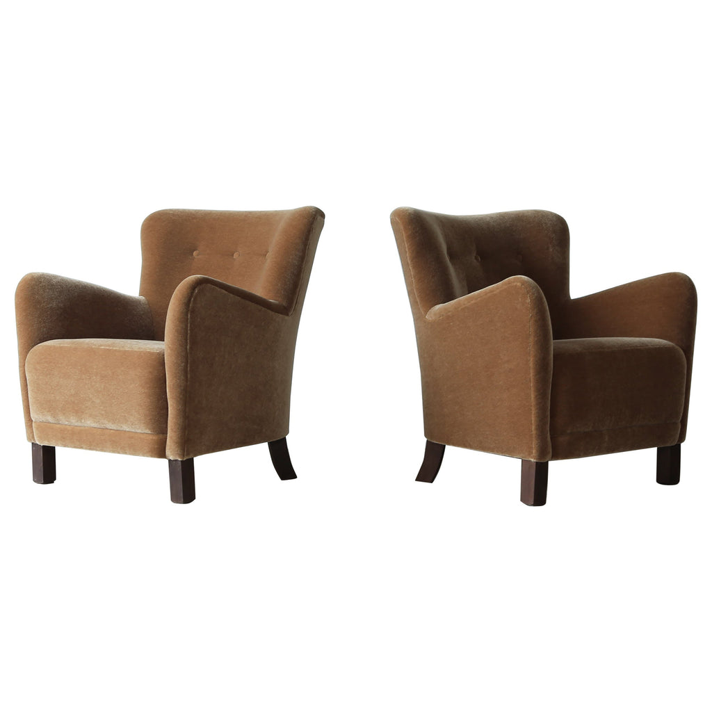 https://a.1stdibscdn.com/pair-of-armchairs-upholstered-in-pure-mohair-for-sale/1121189/f_414599421726301827301/41459942_datamatics.jpg