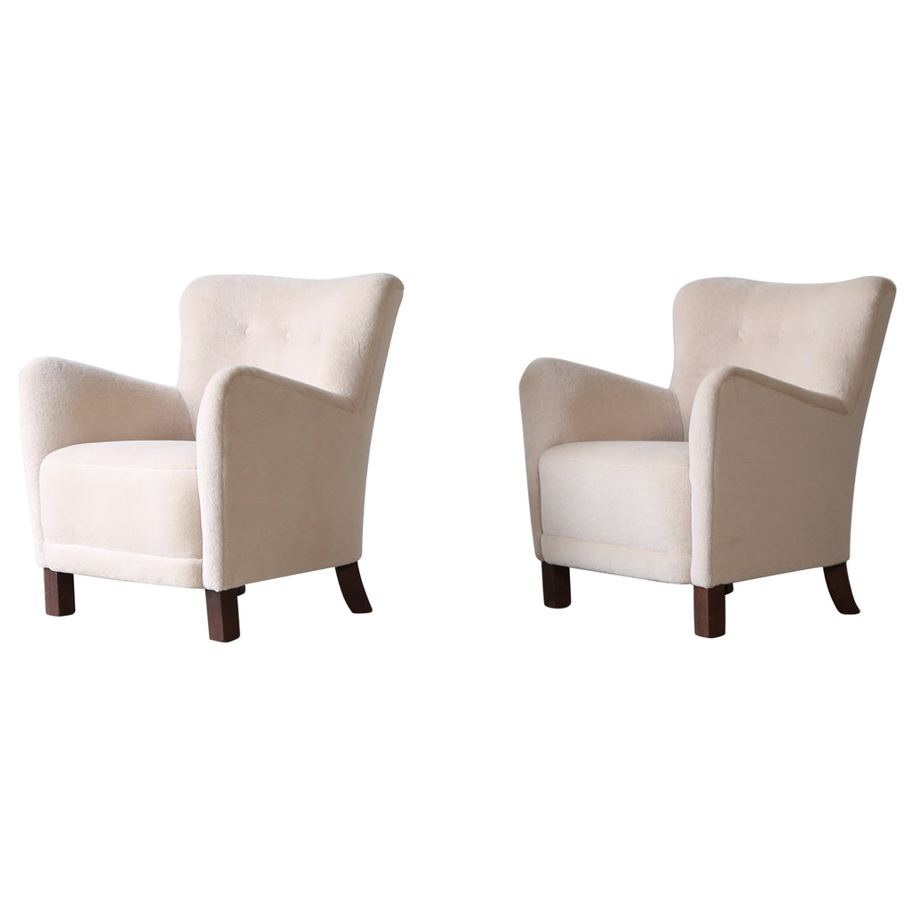 https://a.1stdibscdn.com/pair-of-armchairs-upholstered-in-pure-alpaca-for-sale/1121189/f_416430421727966879280/41643042_datamatics.jpg