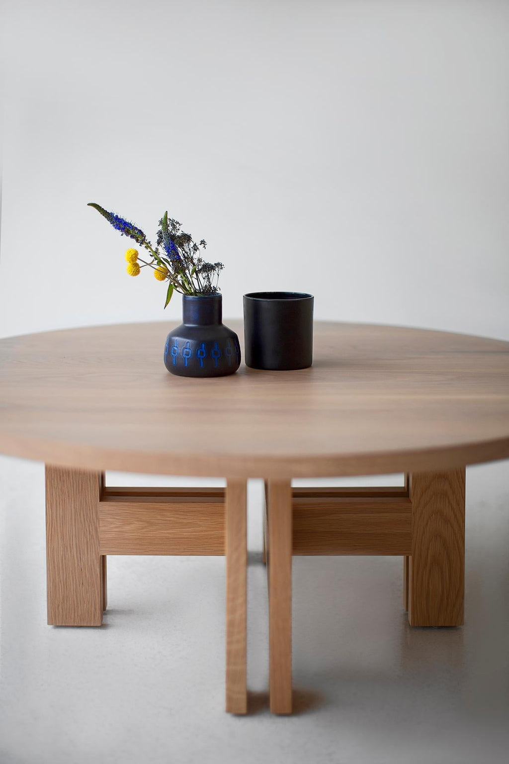 https://a.1stdibscdn.com/bertu-coffee-tables-white-oak-coffee-table-round-the-genesis-bleached-oak-for-sale-picture-9/f_9720/f_437494721740155587713/41779726_white_oak_coffee_table_67448290_master.jpg