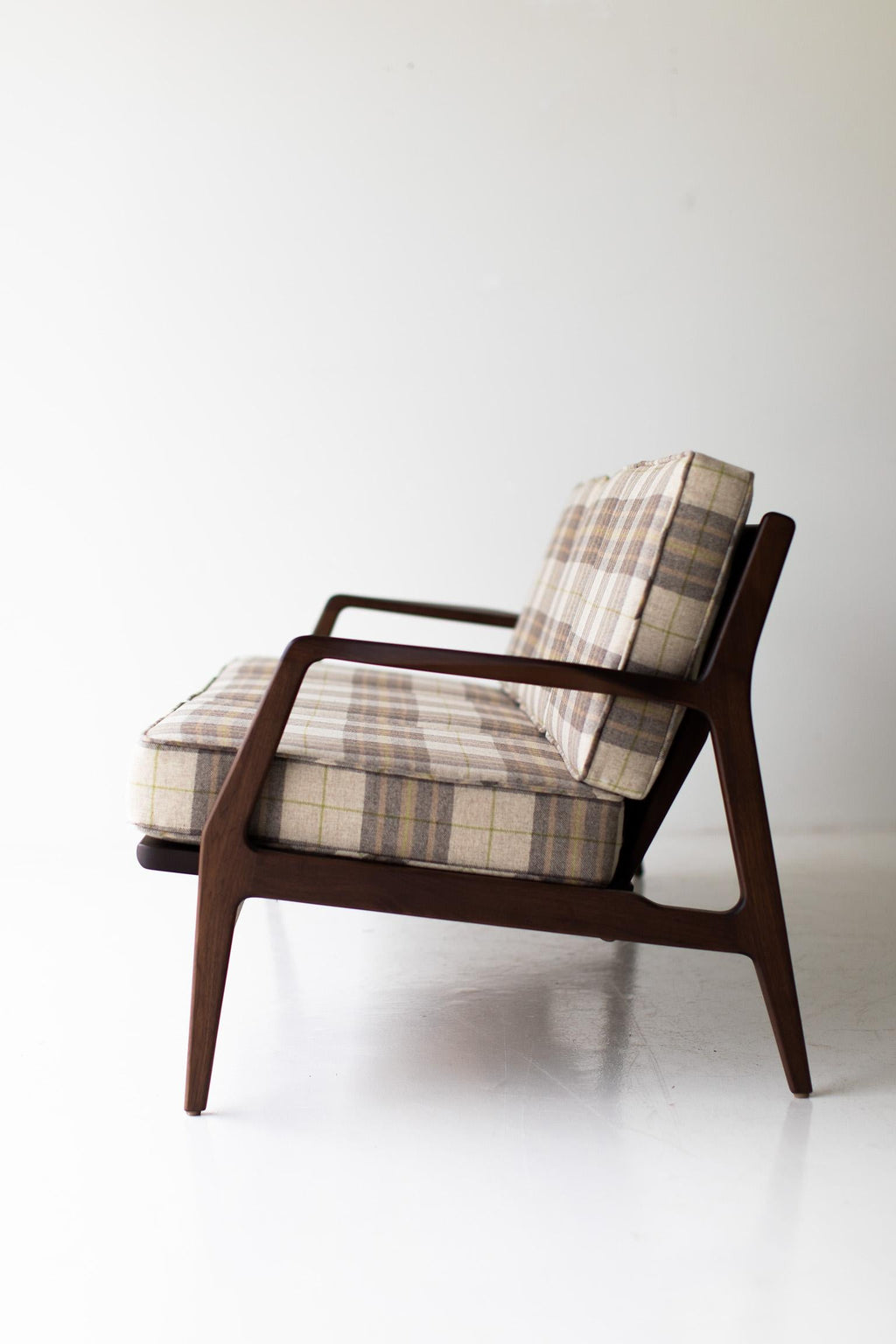 https://a.1stdibscdn.com/craftassociates-sofa-peabody-danish-modern-sofa-walnut-slatted-for-sale-picture-2/f_9720/f_372920521701199762896/41896192_danish_modern_sofa_56966132_master.jpg