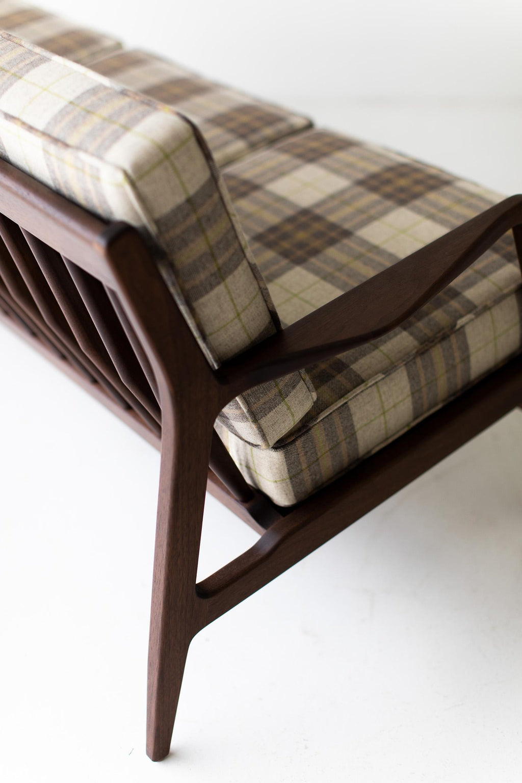 https://a.1stdibscdn.com/craftassociates-sofa-peabody-danish-modern-sofa-walnut-slatted-for-sale-picture-6/f_9720/f_372920521701199804803/41896192_danish_modern_sofa_56966173_master.jpg