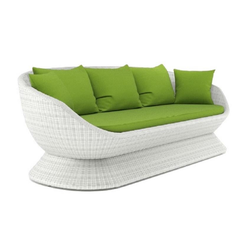https://a.1stdibscdn.com/outdoor-3-seater-sofa-with-seashell-white-wicker-structure-for-sale-picture-5/f_27693/f_322873521674043626170/41_master.jpg