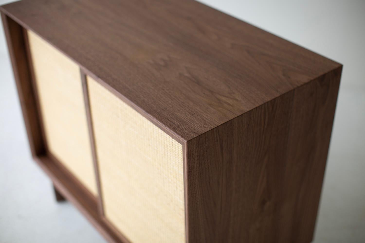 https://a.1stdibscdn.com/craftassociates-credenza-peabody-modern-walnut-credenza-cane-for-sale-picture-3/f_9720/f_302202121701284245986/42110190_modern_walnut_credenza_57904161_master.jpg